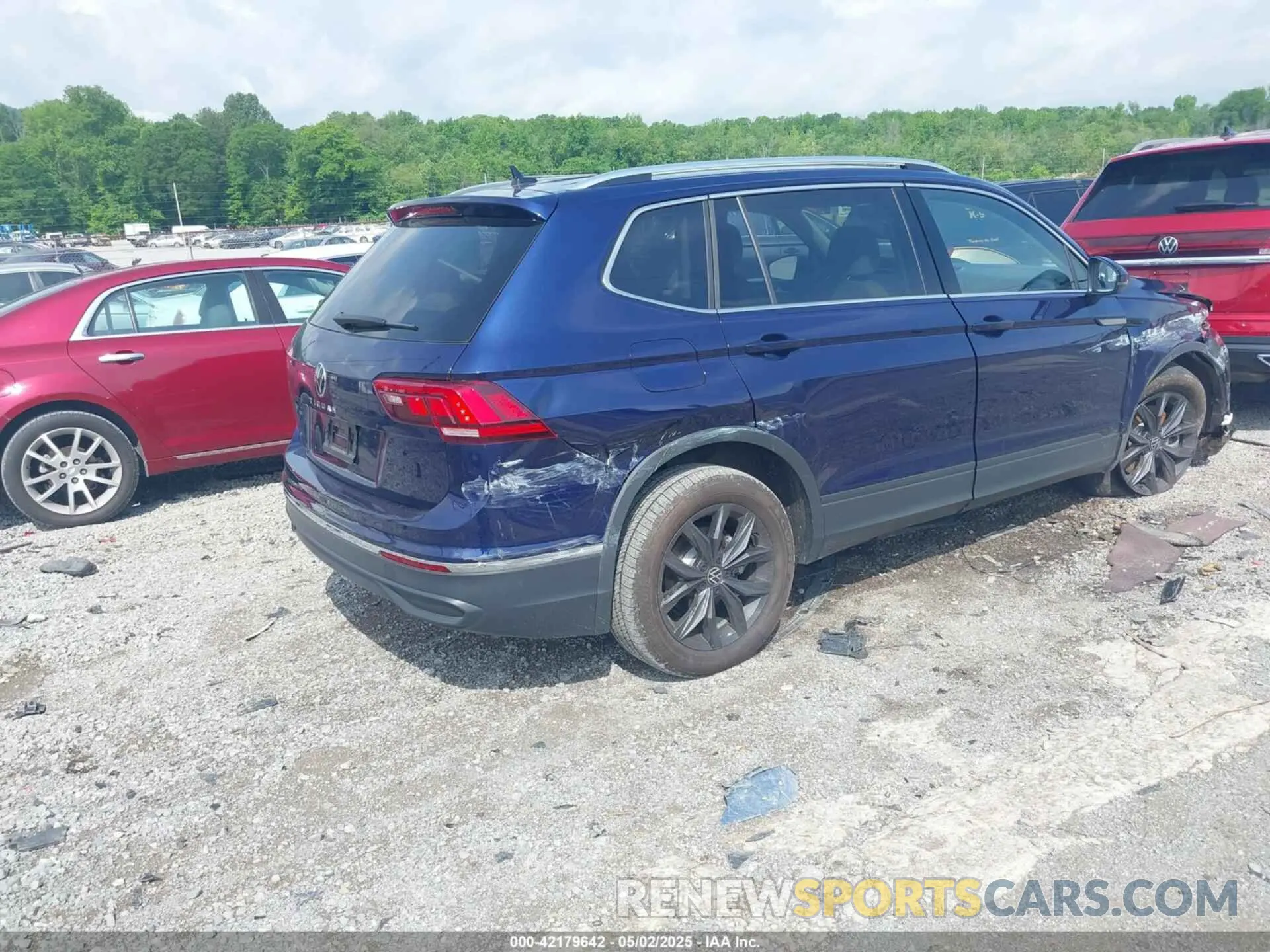 4 Photograph of a damaged car 3VV3B7AX5RM122618 VOLKSWAGEN TIGUAN 2024