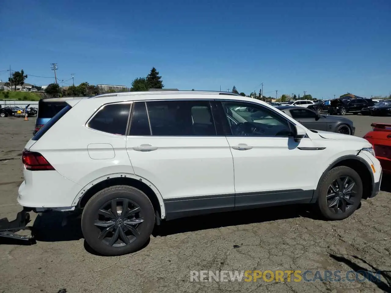 3 Photograph of a damaged car 3VV3B7AX7RM093378 VOLKSWAGEN TIGUAN 2024