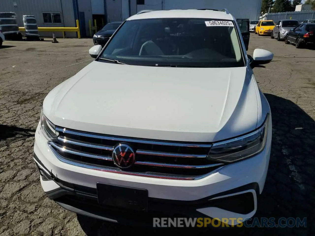 5 Photograph of a damaged car 3VV3B7AX7RM093378 VOLKSWAGEN TIGUAN 2024