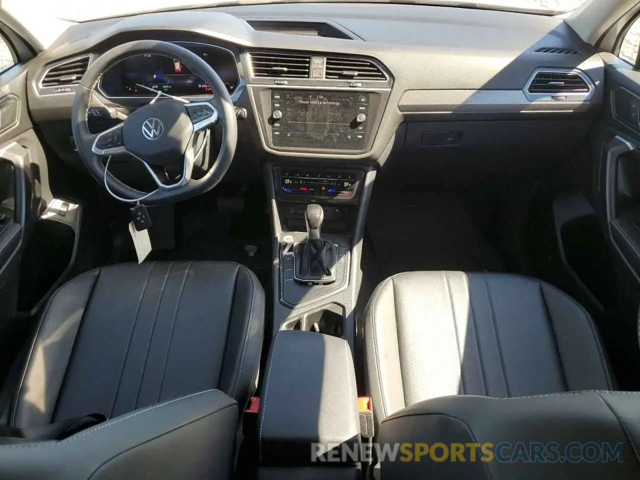 8 Photograph of a damaged car 3VV3B7AX7RM093378 VOLKSWAGEN TIGUAN 2024
