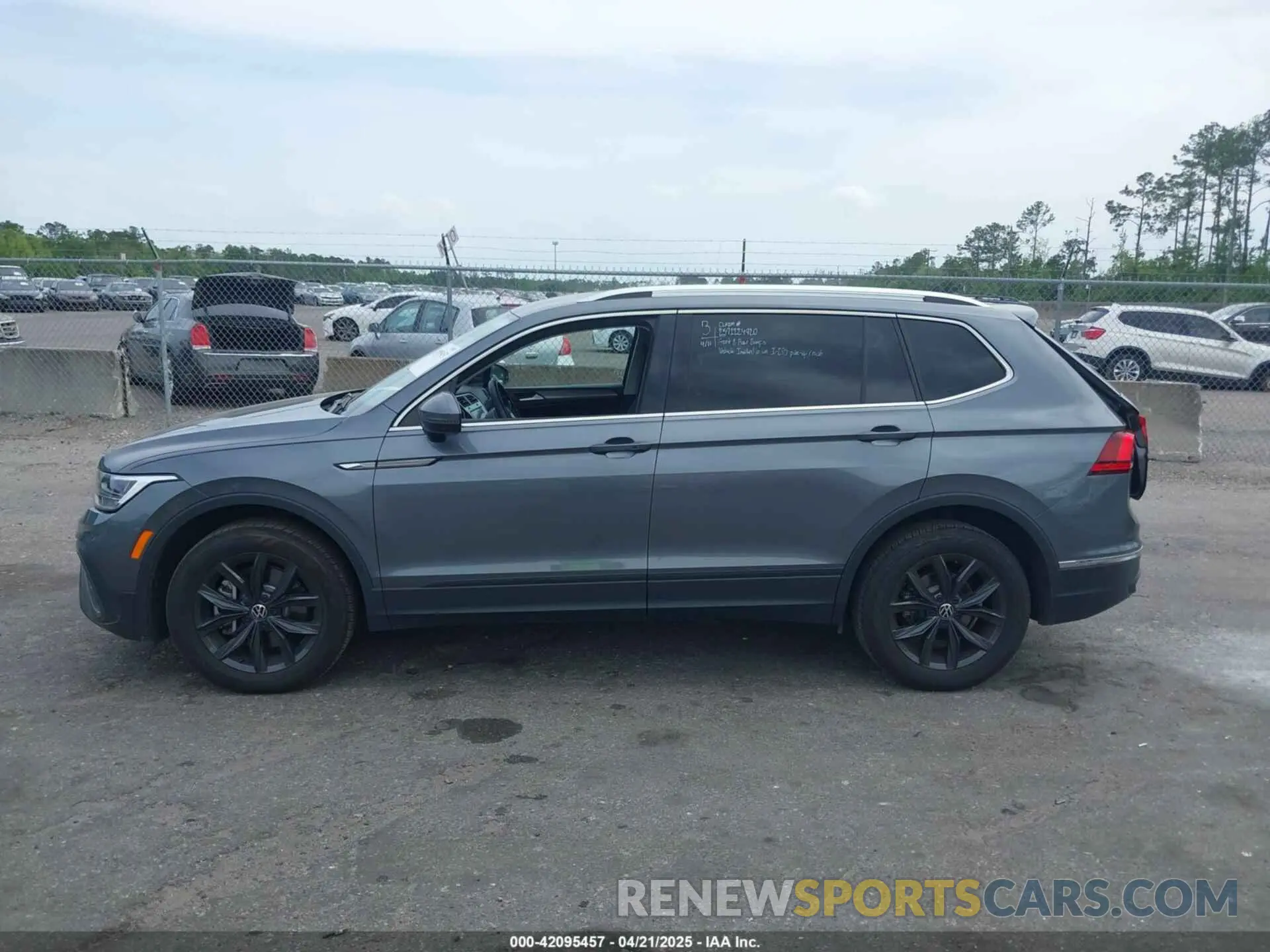14 Photograph of a damaged car 3VV3B7AX8RM134486 VOLKSWAGEN TIGUAN 2024