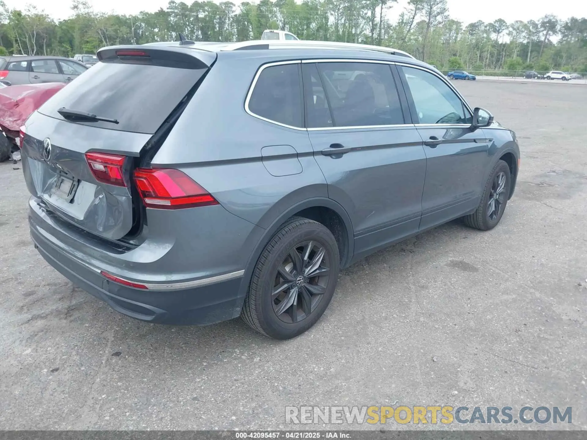 4 Photograph of a damaged car 3VV3B7AX8RM134486 VOLKSWAGEN TIGUAN 2024