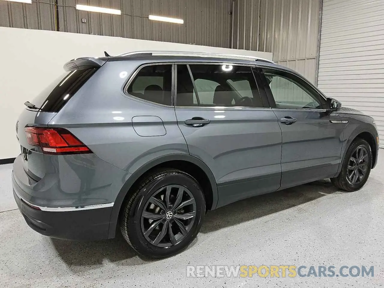 3 Photograph of a damaged car 3VV3B7AX9RM043274 VOLKSWAGEN TIGUAN 2024