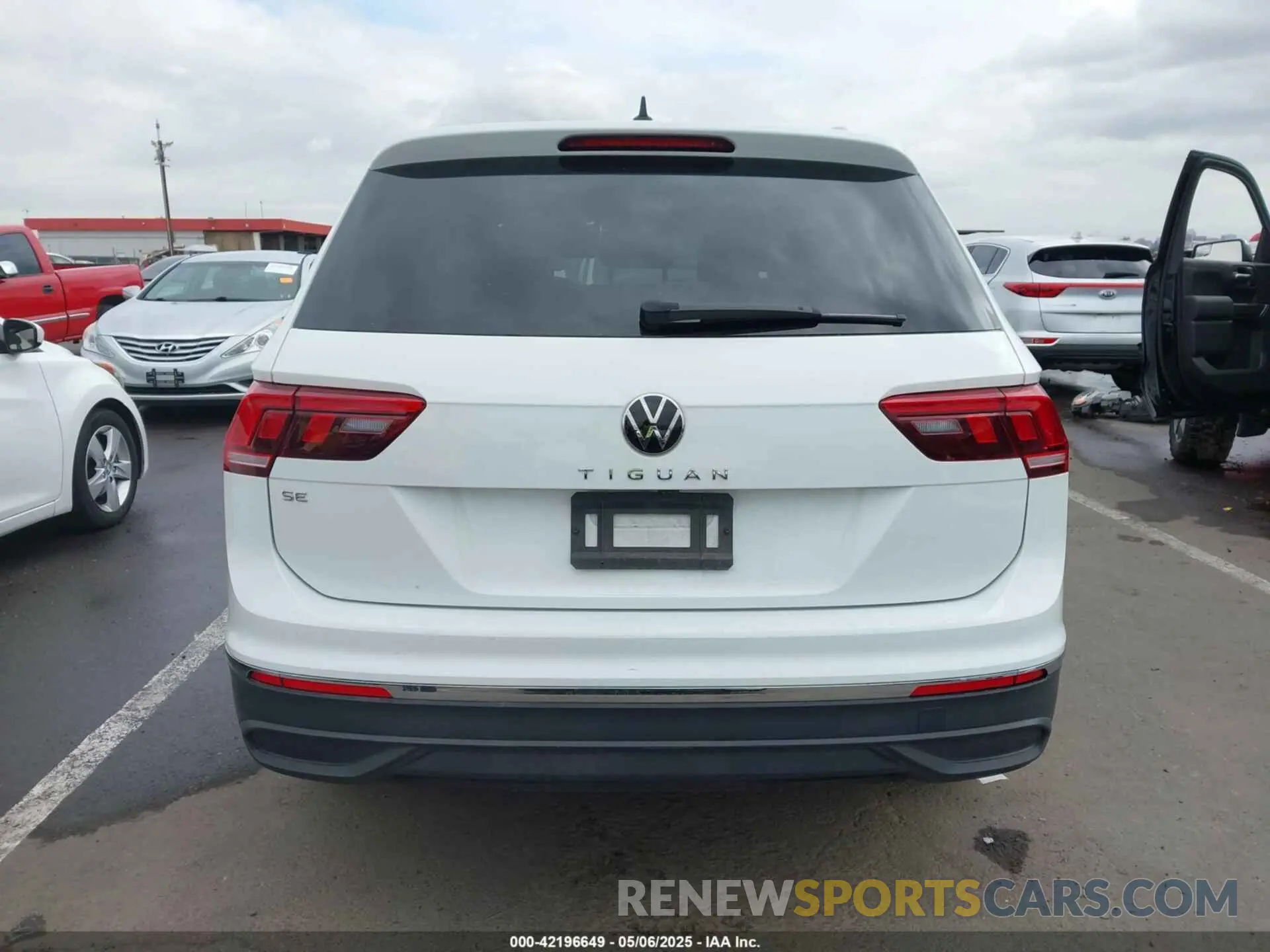 16 Photograph of a damaged car 3VV3B7AXXRM101084 VOLKSWAGEN TIGUAN 2024