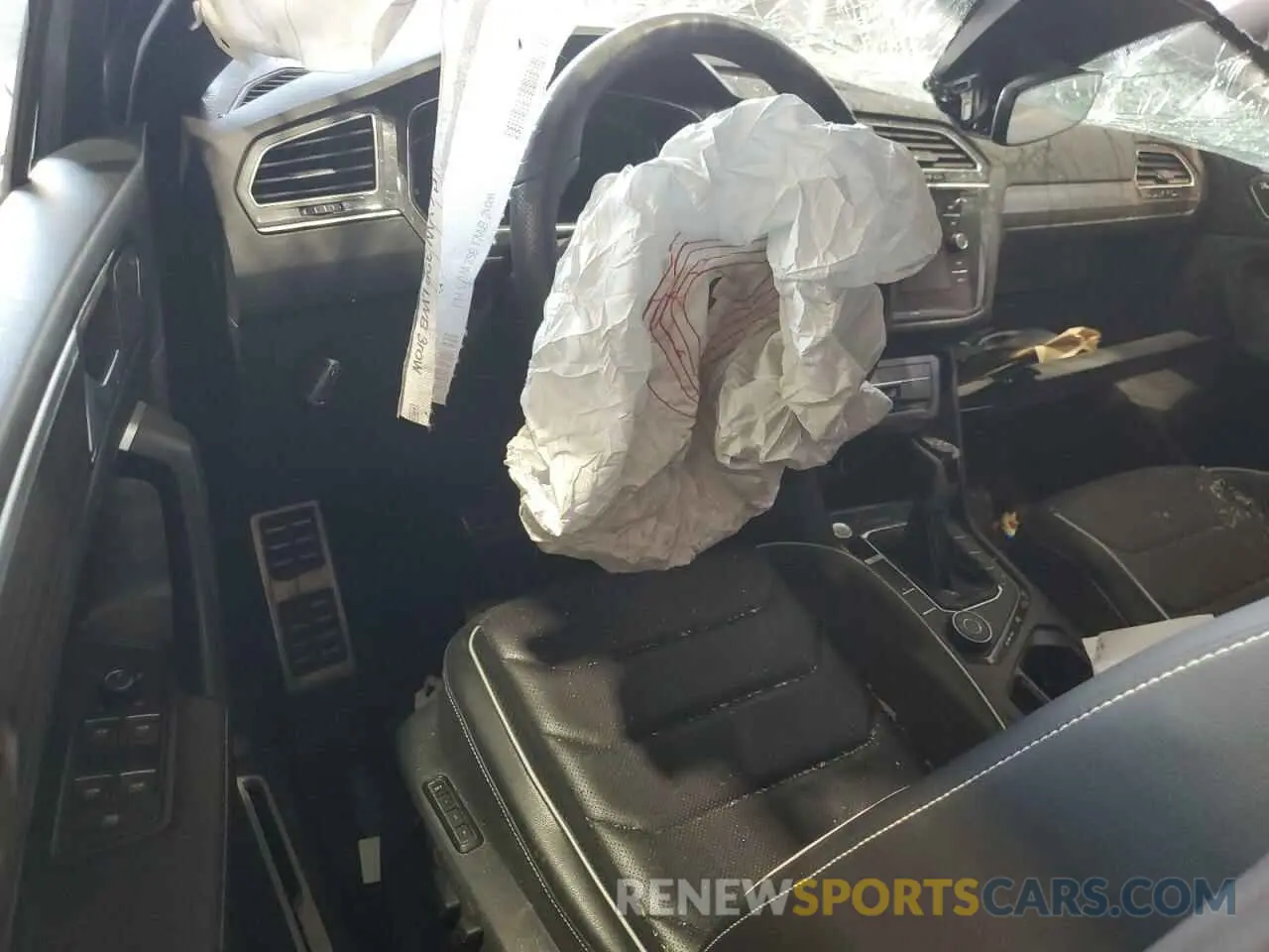 8 Photograph of a damaged car 3VV4B7AX0RM012032 VOLKSWAGEN TIGUAN 2024