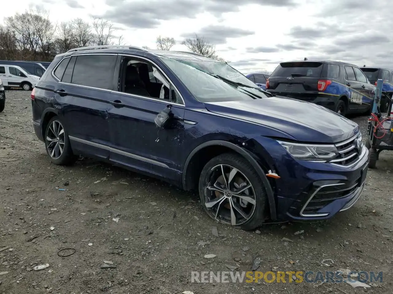 4 Photograph of a damaged car 3VV4B7AX2RM031987 VOLKSWAGEN TIGUAN 2024