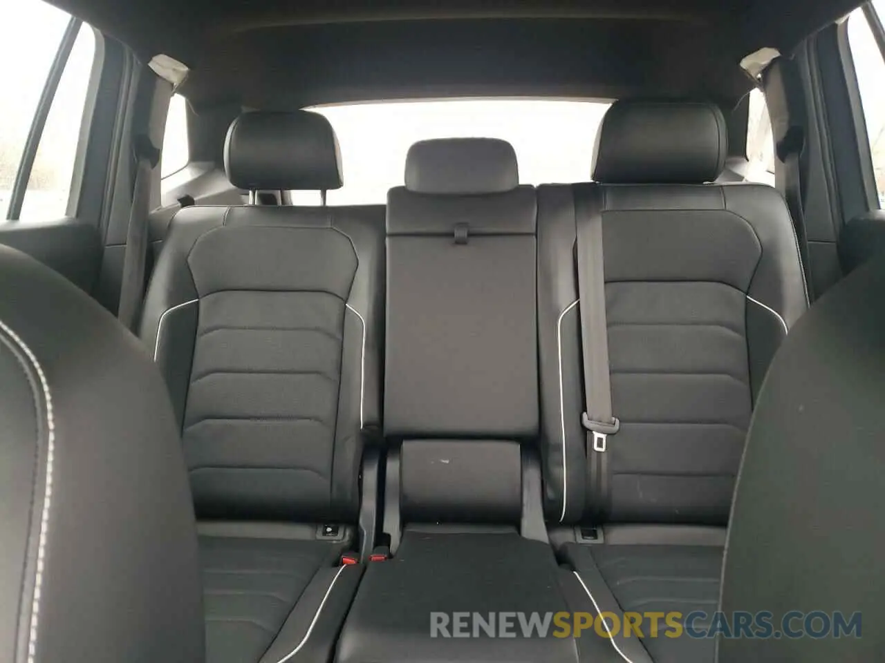 10 Photograph of a damaged car 3VV4B7AX7RM158394 VOLKSWAGEN TIGUAN 2024