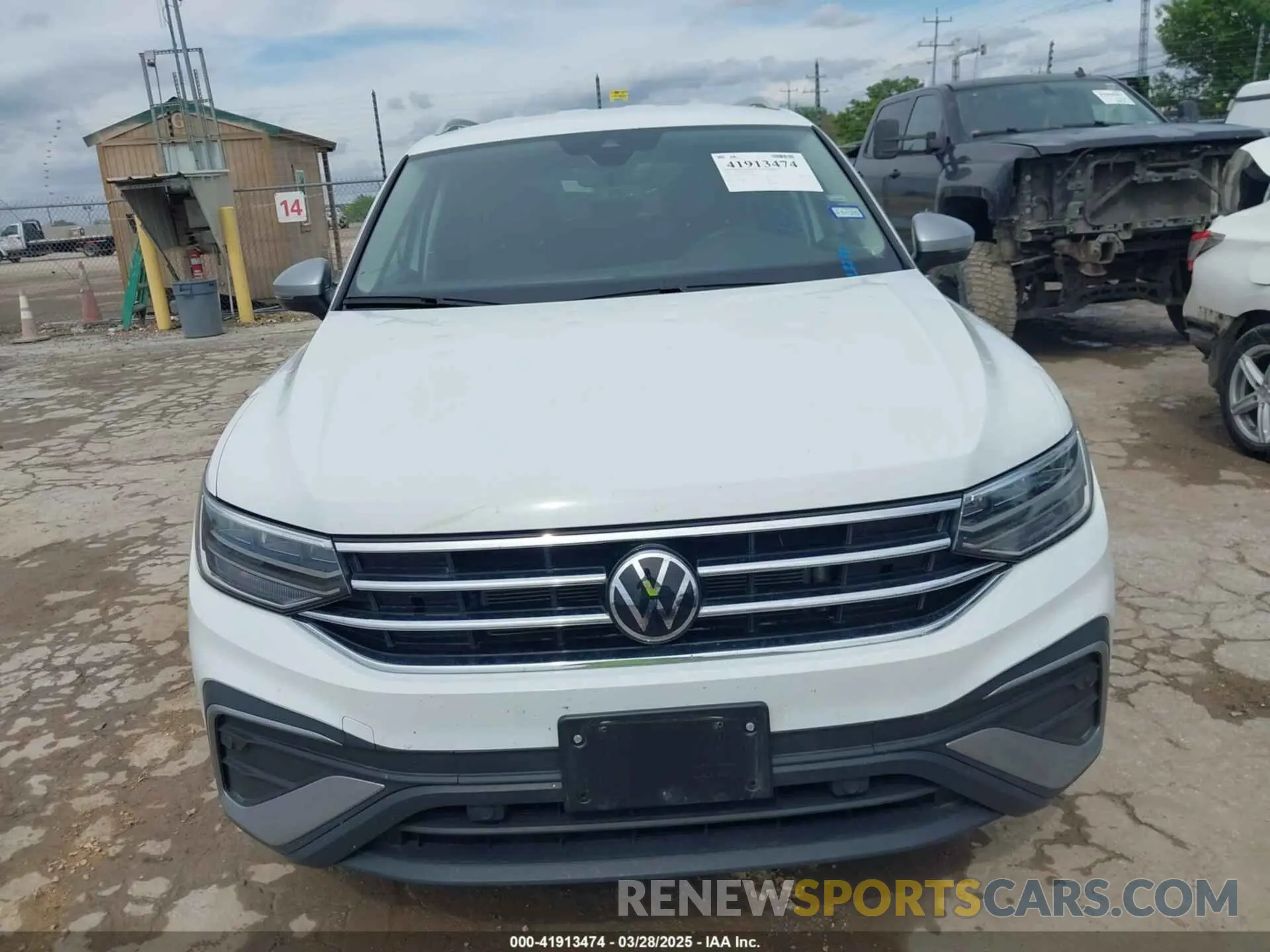 12 Photograph of a damaged car 3VV5B7AX1RM232736 VOLKSWAGEN TIGUAN 2024