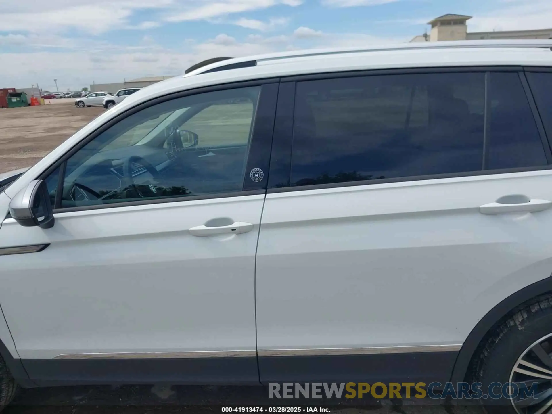 14 Photograph of a damaged car 3VV5B7AX1RM232736 VOLKSWAGEN TIGUAN 2024