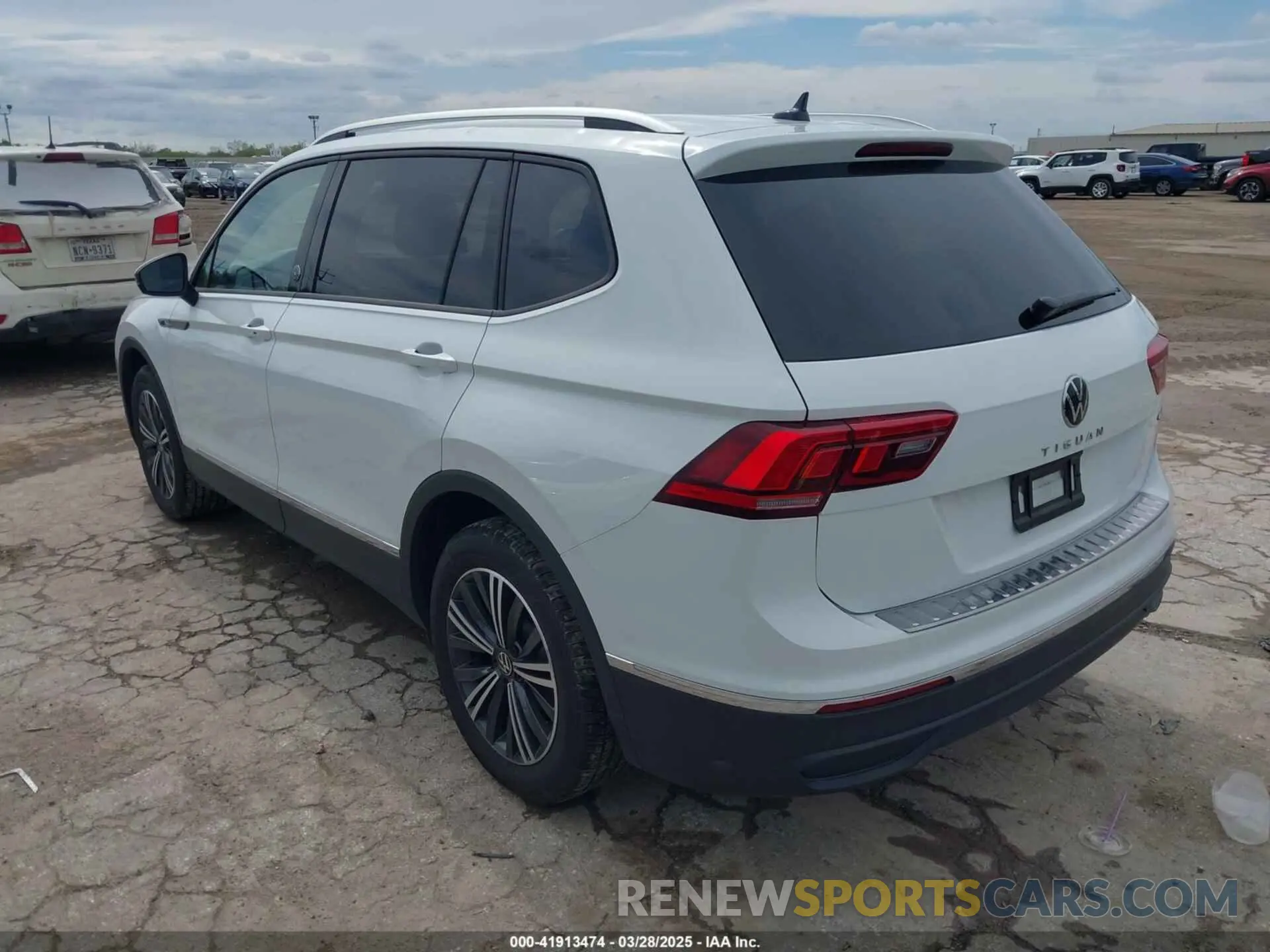 3 Photograph of a damaged car 3VV5B7AX1RM232736 VOLKSWAGEN TIGUAN 2024