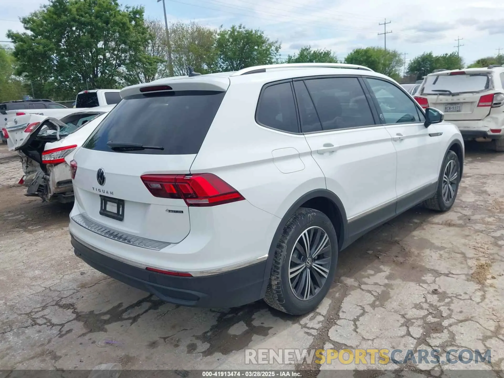 4 Photograph of a damaged car 3VV5B7AX1RM232736 VOLKSWAGEN TIGUAN 2024