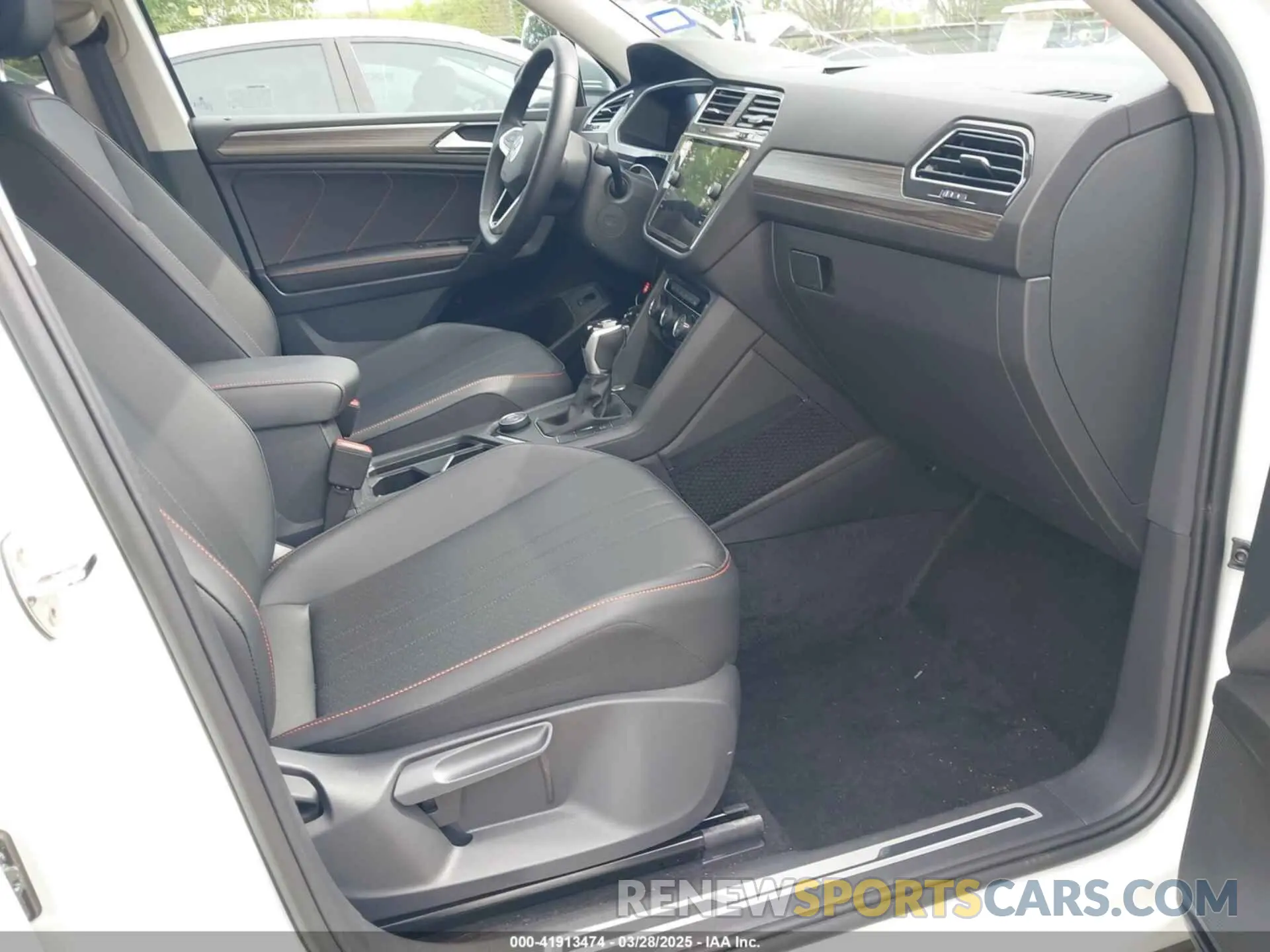 5 Photograph of a damaged car 3VV5B7AX1RM232736 VOLKSWAGEN TIGUAN 2024