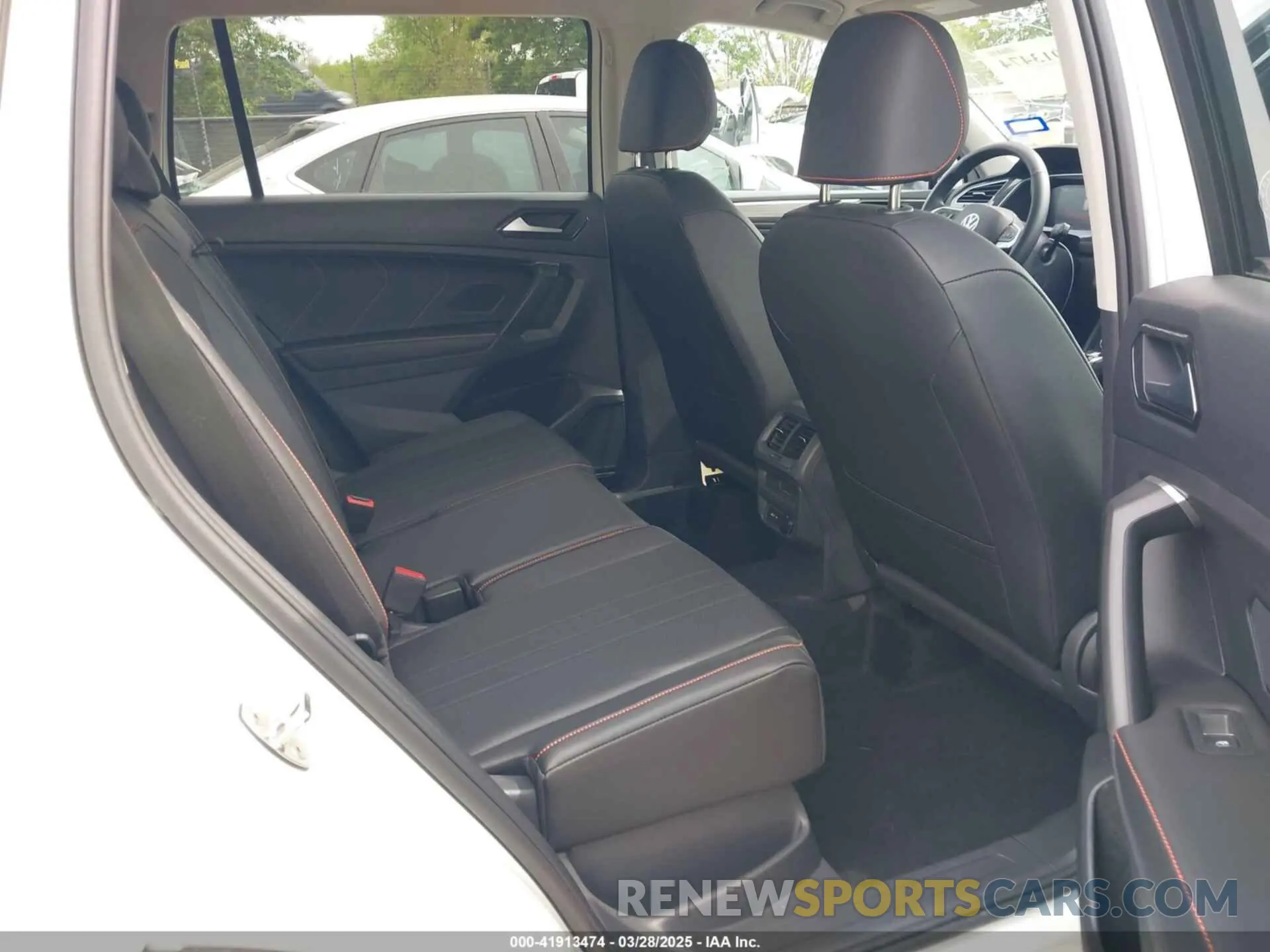 8 Photograph of a damaged car 3VV5B7AX1RM232736 VOLKSWAGEN TIGUAN 2024