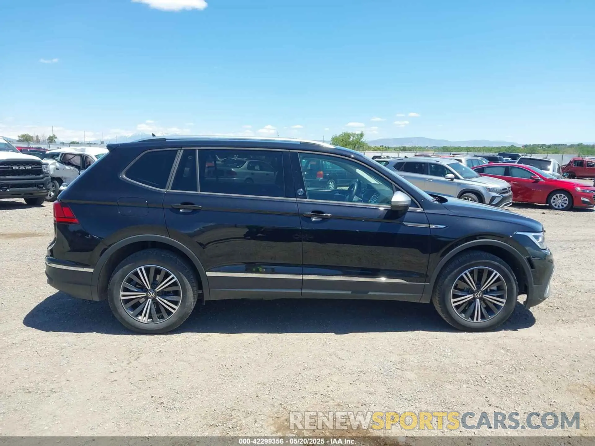 13 Photograph of a damaged car 3VV5B7AX7RM232983 VOLKSWAGEN TIGUAN 2024
