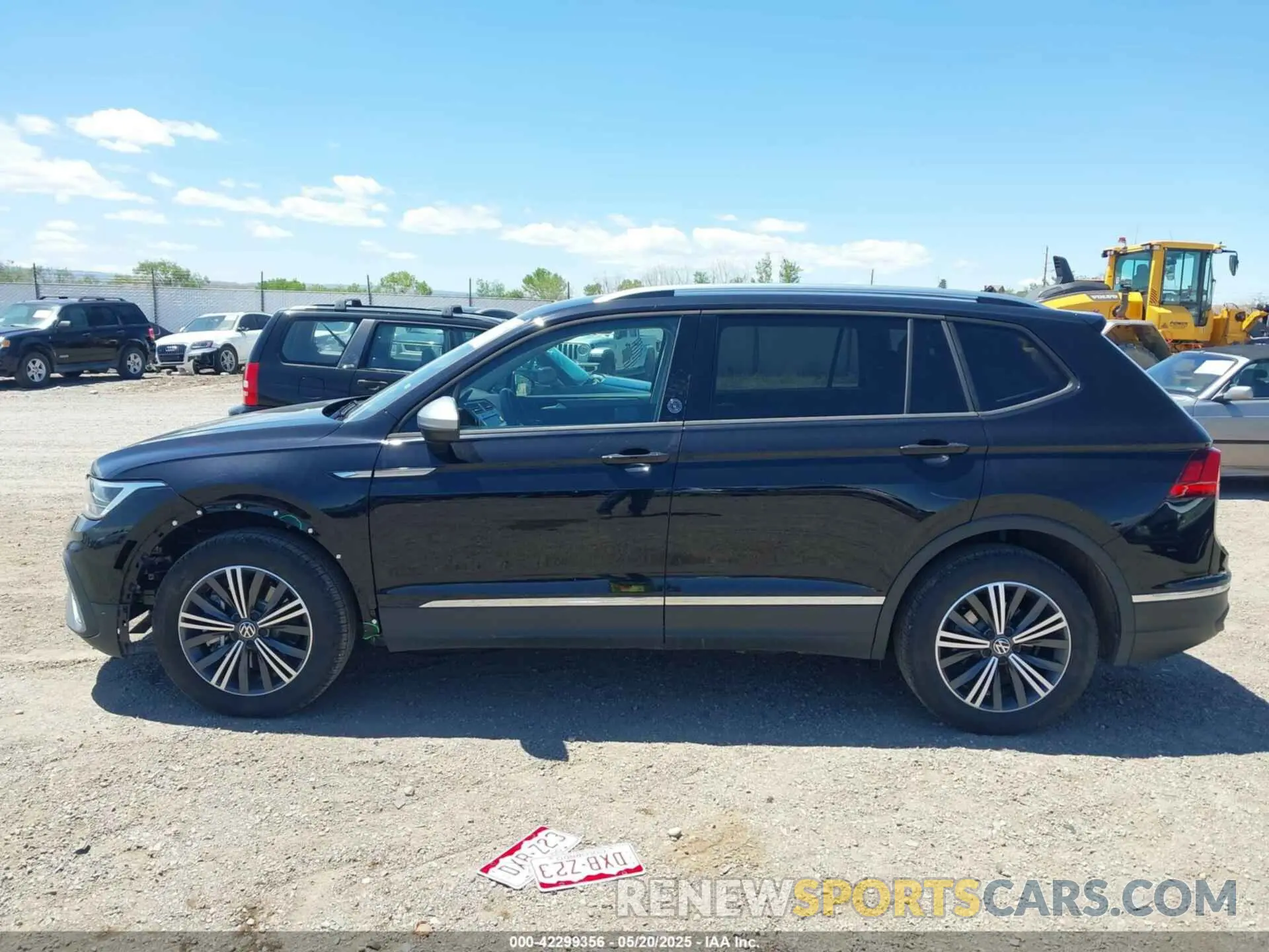 14 Photograph of a damaged car 3VV5B7AX7RM232983 VOLKSWAGEN TIGUAN 2024