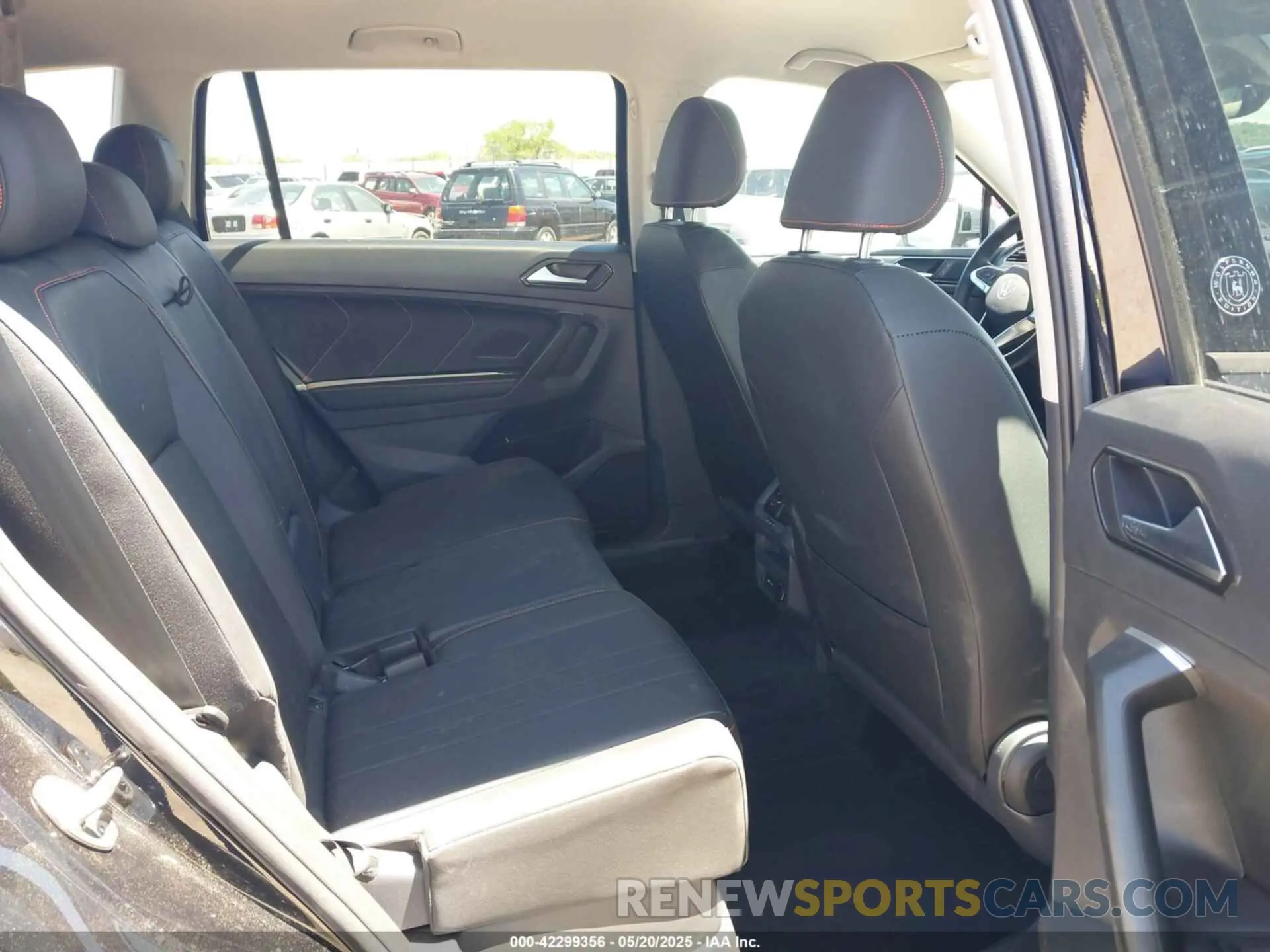 8 Photograph of a damaged car 3VV5B7AX7RM232983 VOLKSWAGEN TIGUAN 2024