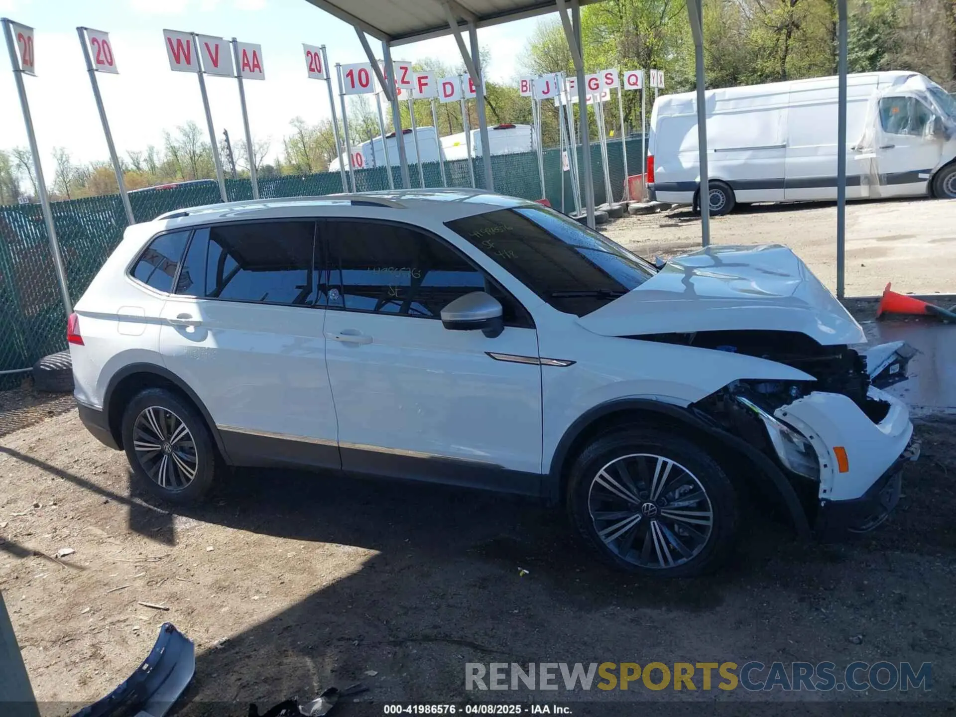 14 Photograph of a damaged car 3VV5B7AXXRM231925 VOLKSWAGEN TIGUAN 2024
