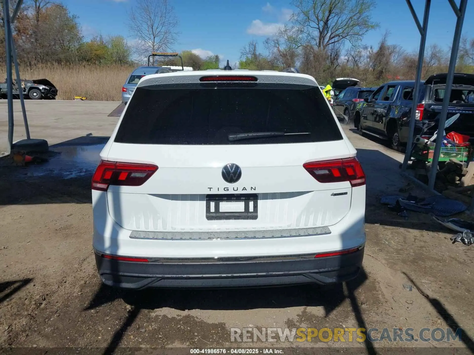 17 Photograph of a damaged car 3VV5B7AXXRM231925 VOLKSWAGEN TIGUAN 2024