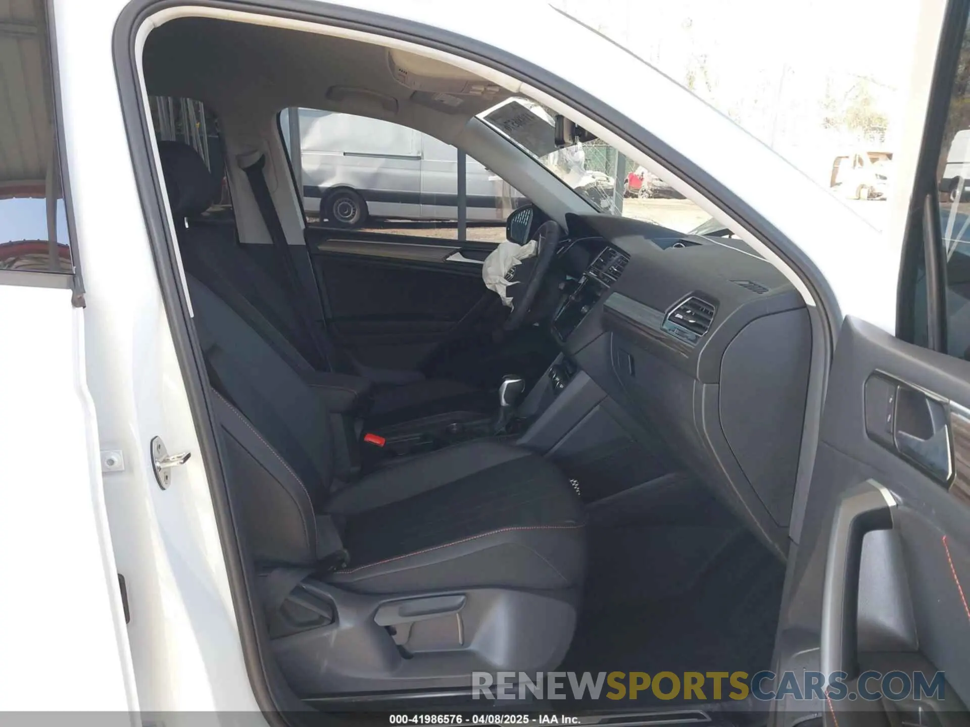 5 Photograph of a damaged car 3VV5B7AXXRM231925 VOLKSWAGEN TIGUAN 2024