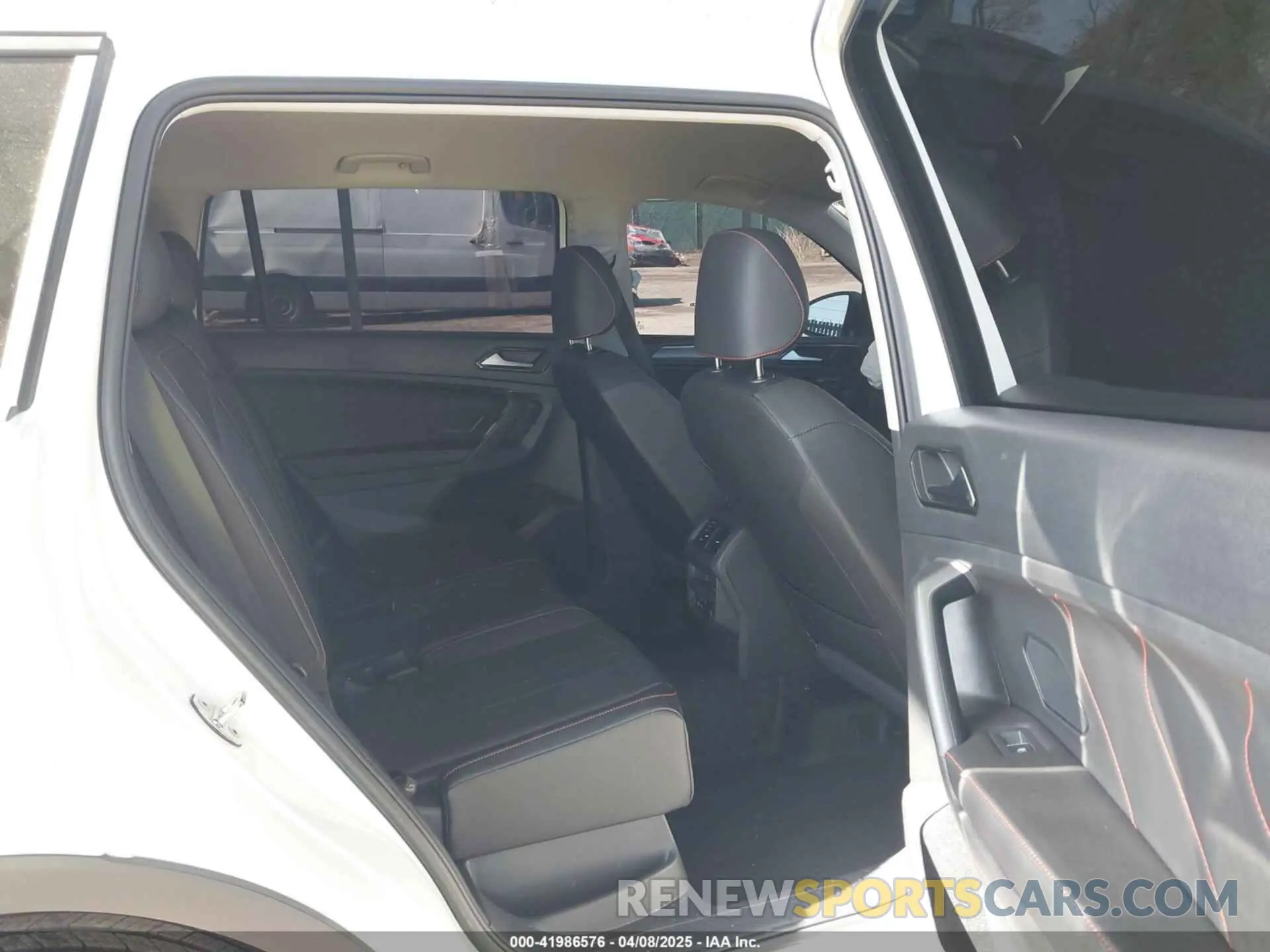 8 Photograph of a damaged car 3VV5B7AXXRM231925 VOLKSWAGEN TIGUAN 2024