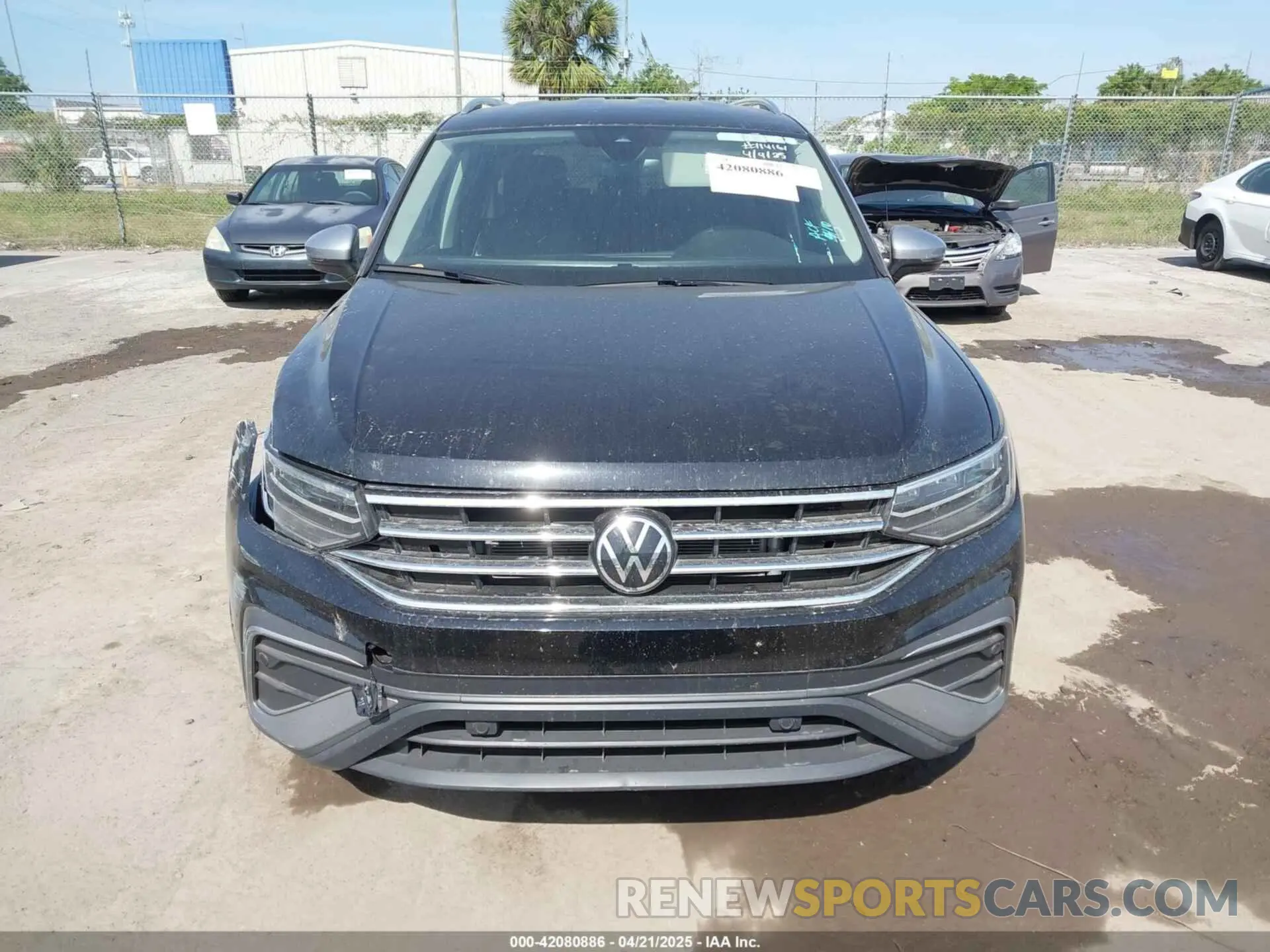 12 Photograph of a damaged car 3VV6B7AX1RM215178 VOLKSWAGEN TIGUAN 2024