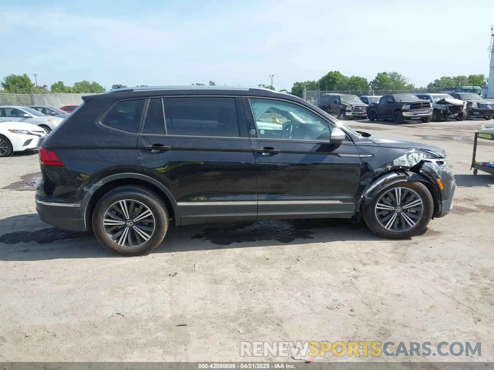 13 Photograph of a damaged car 3VV6B7AX1RM215178 VOLKSWAGEN TIGUAN 2024