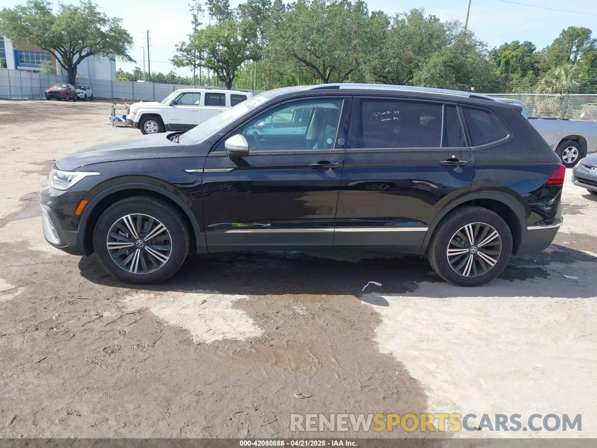 14 Photograph of a damaged car 3VV6B7AX1RM215178 VOLKSWAGEN TIGUAN 2024