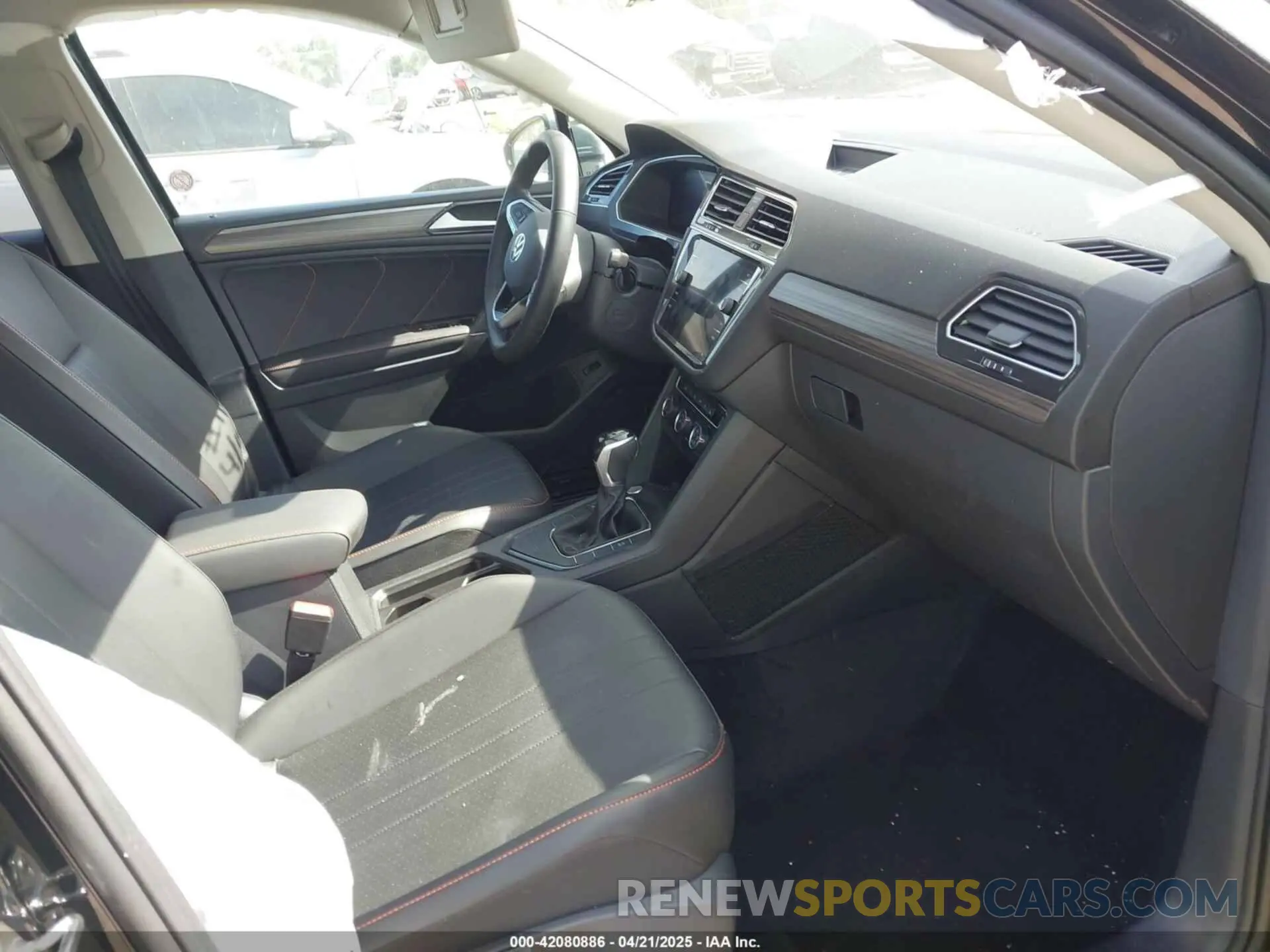 5 Photograph of a damaged car 3VV6B7AX1RM215178 VOLKSWAGEN TIGUAN 2024