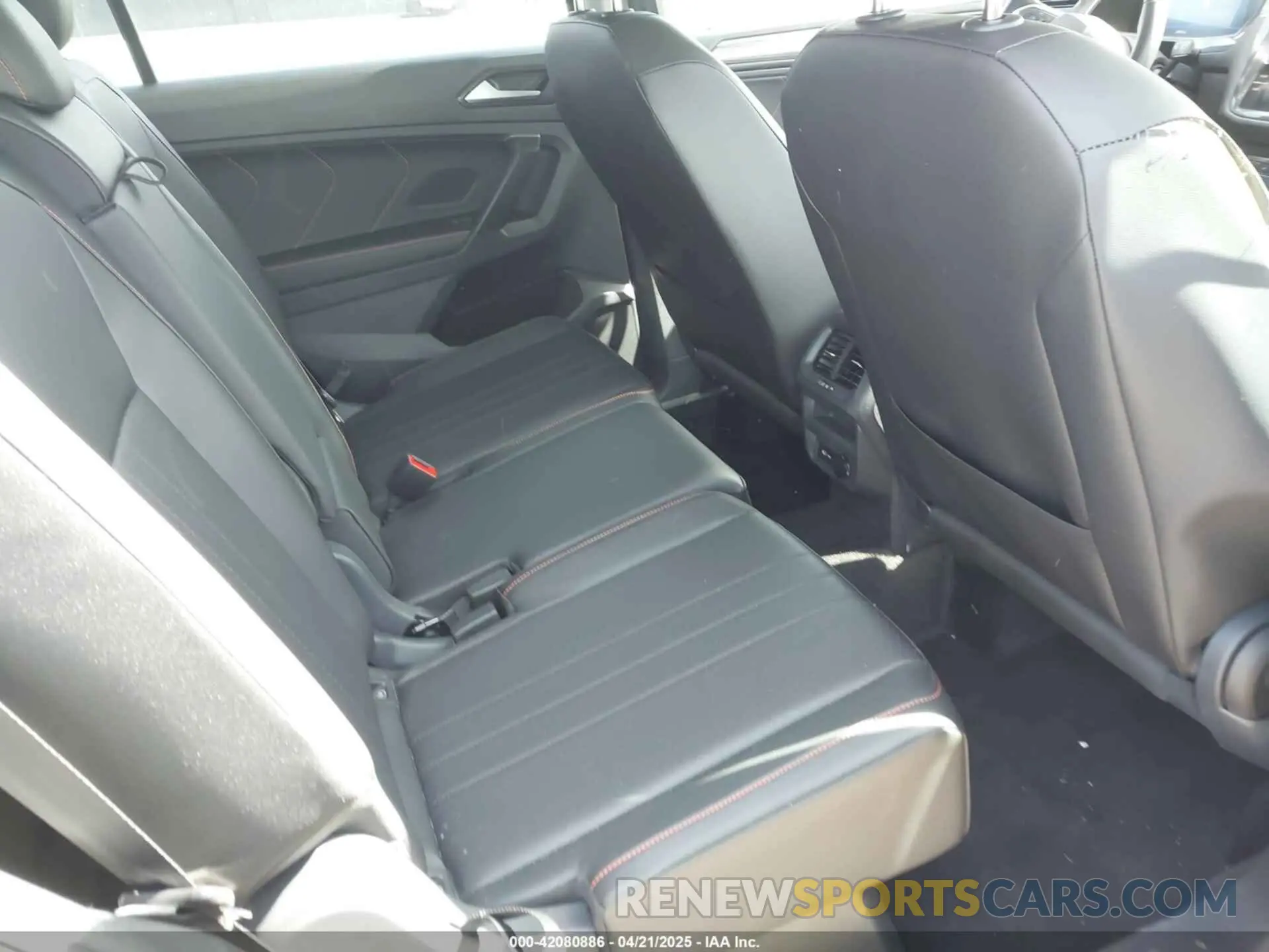 8 Photograph of a damaged car 3VV6B7AX1RM215178 VOLKSWAGEN TIGUAN 2024