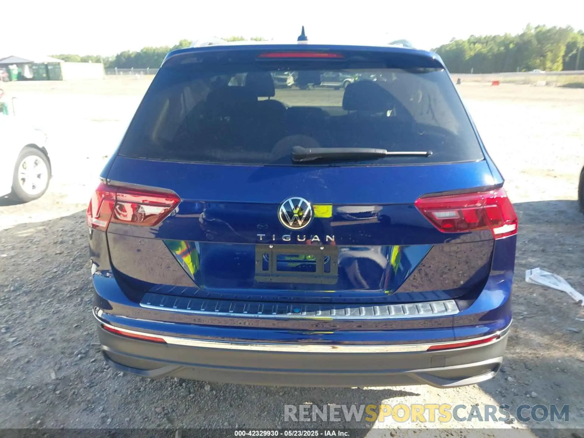 16 Photograph of a damaged car 3VV6B7AX5RM225695 VOLKSWAGEN TIGUAN 2024