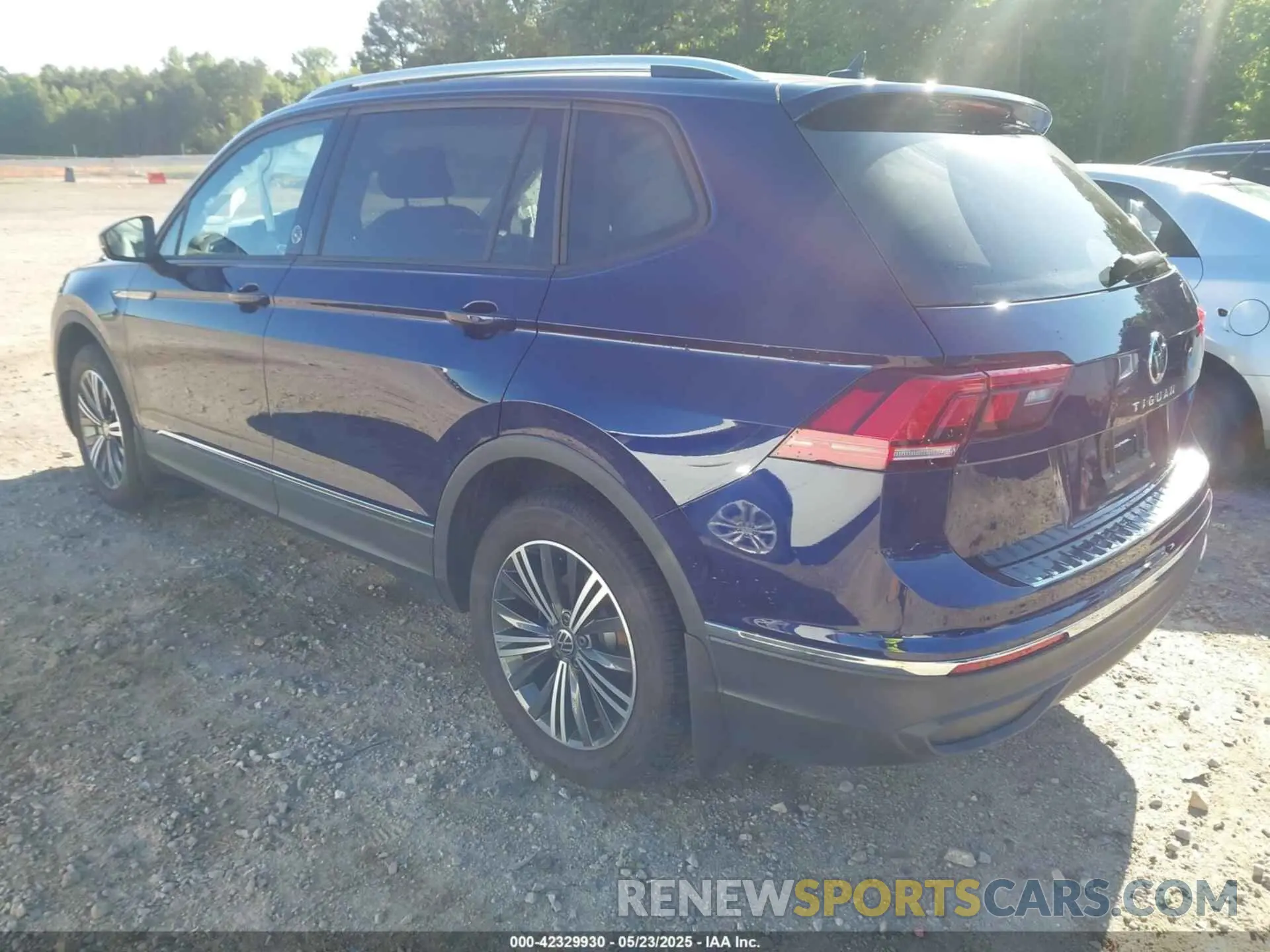 3 Photograph of a damaged car 3VV6B7AX5RM225695 VOLKSWAGEN TIGUAN 2024