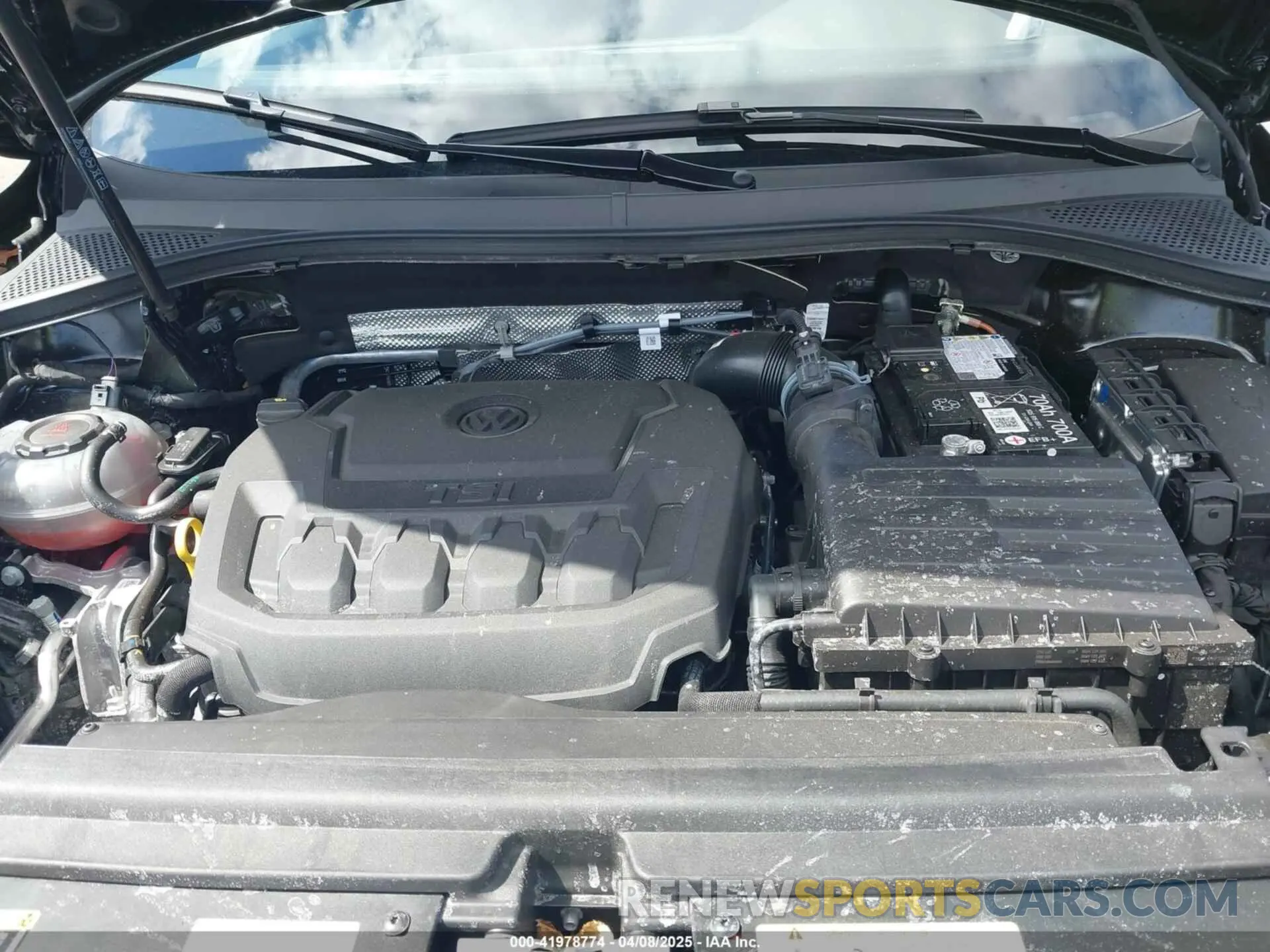 10 Photograph of a damaged car 3VV8B7AX0RM112035 VOLKSWAGEN TIGUAN 2024