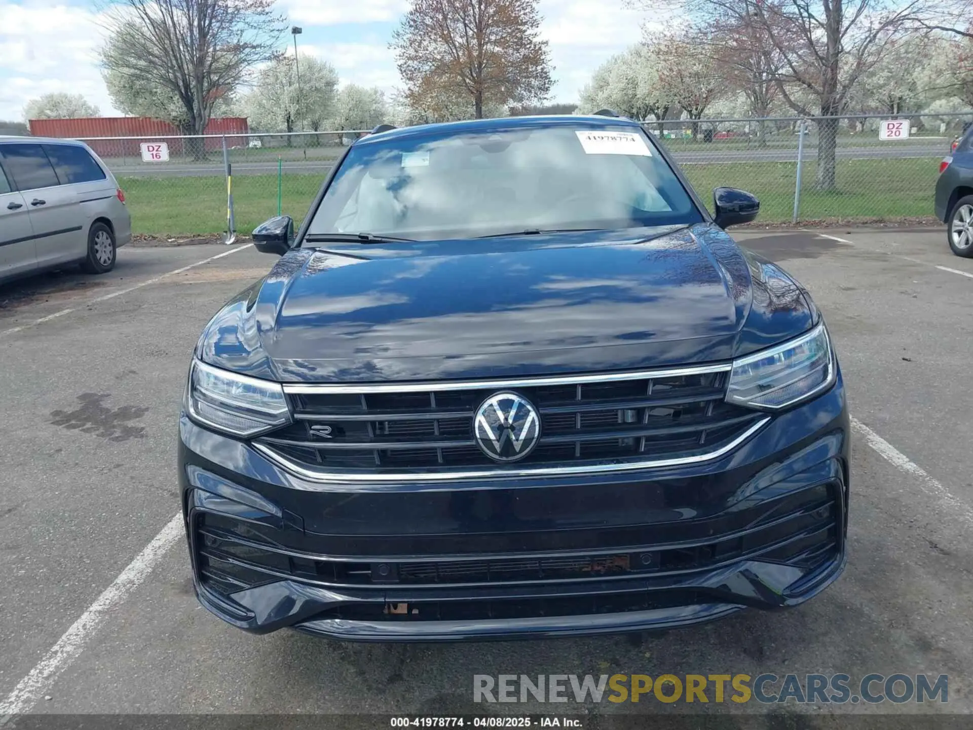 11 Photograph of a damaged car 3VV8B7AX0RM112035 VOLKSWAGEN TIGUAN 2024
