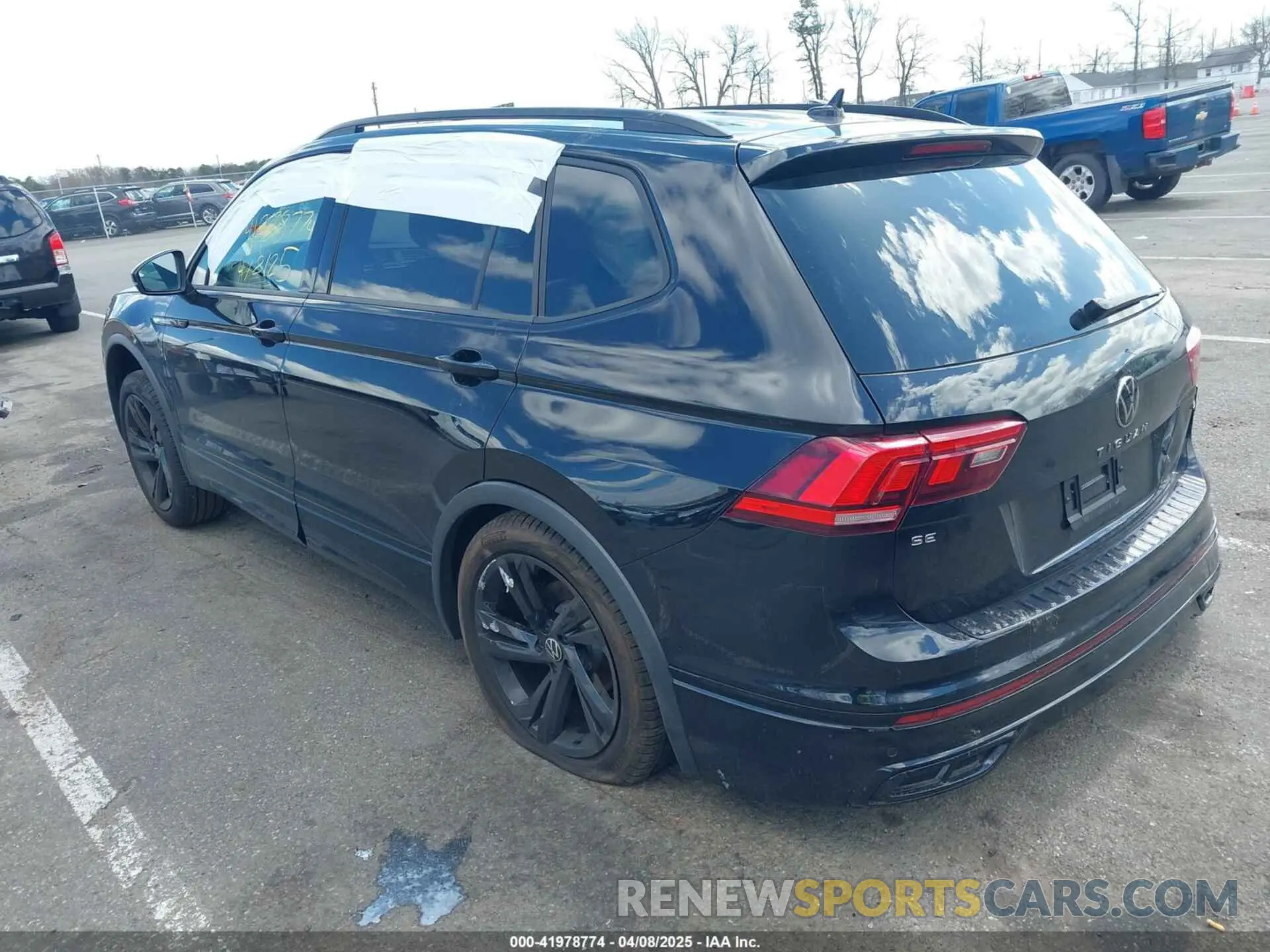 3 Photograph of a damaged car 3VV8B7AX0RM112035 VOLKSWAGEN TIGUAN 2024