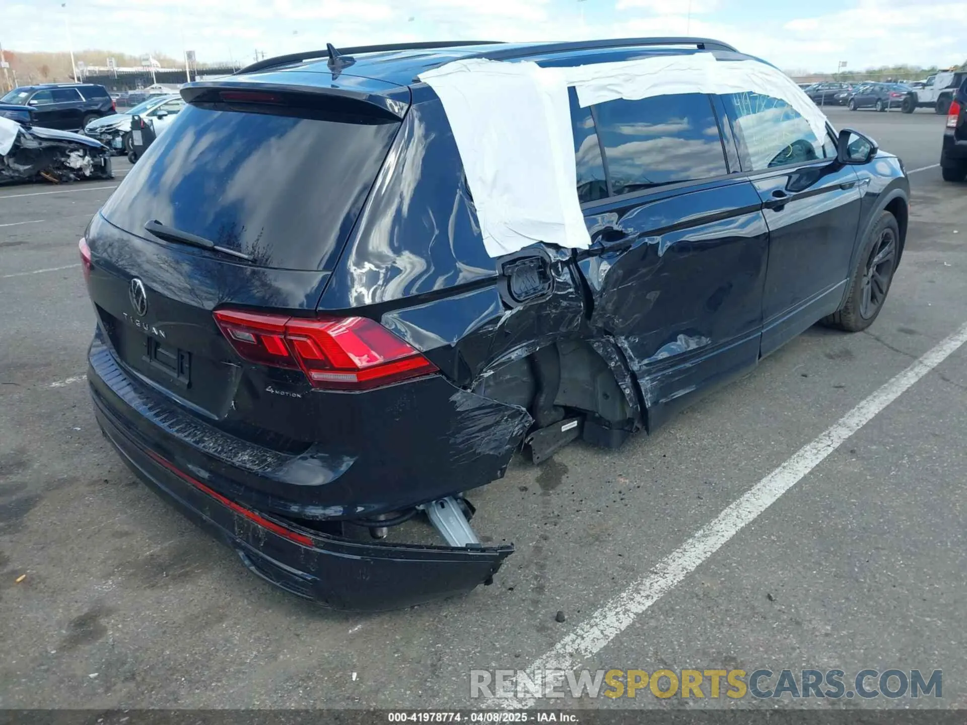 4 Photograph of a damaged car 3VV8B7AX0RM112035 VOLKSWAGEN TIGUAN 2024
