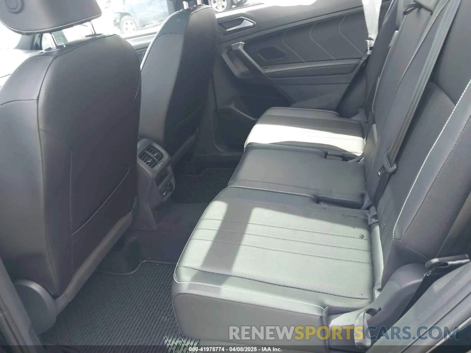 8 Photograph of a damaged car 3VV8B7AX0RM112035 VOLKSWAGEN TIGUAN 2024