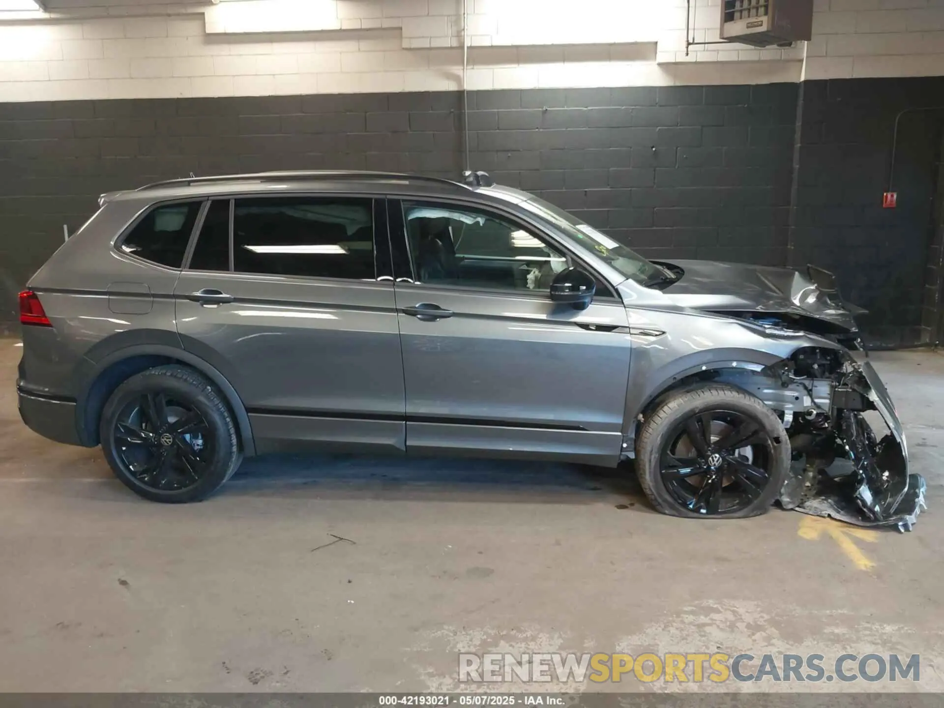 14 Photograph of a damaged car 3VV8B7AX0RM188502 VOLKSWAGEN TIGUAN 2024