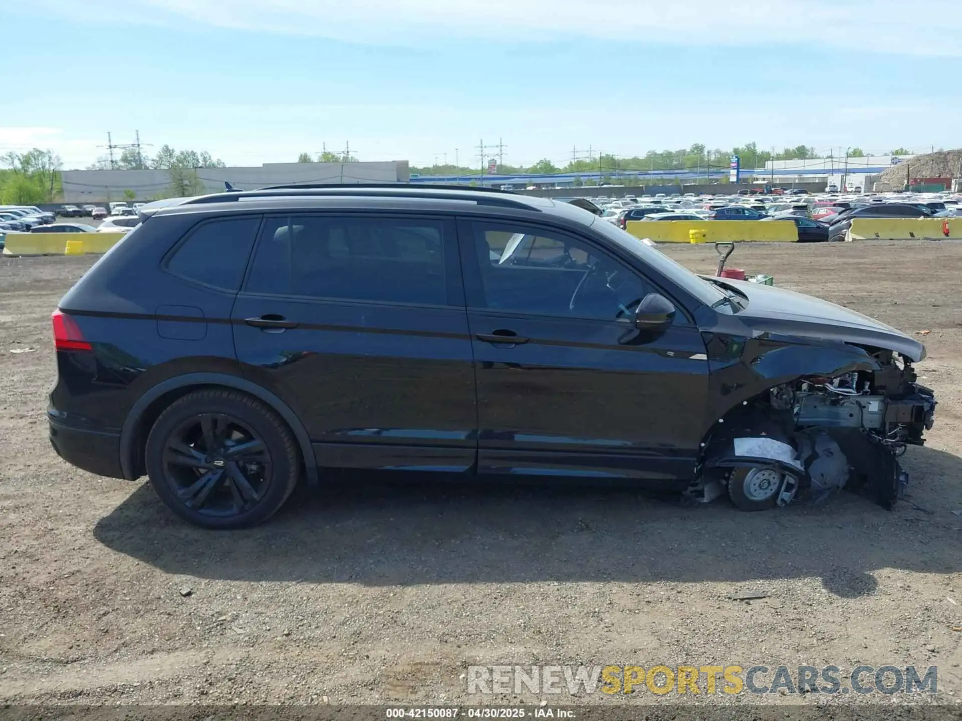 13 Photograph of a damaged car 3VV8B7AX0RM233518 VOLKSWAGEN TIGUAN 2024