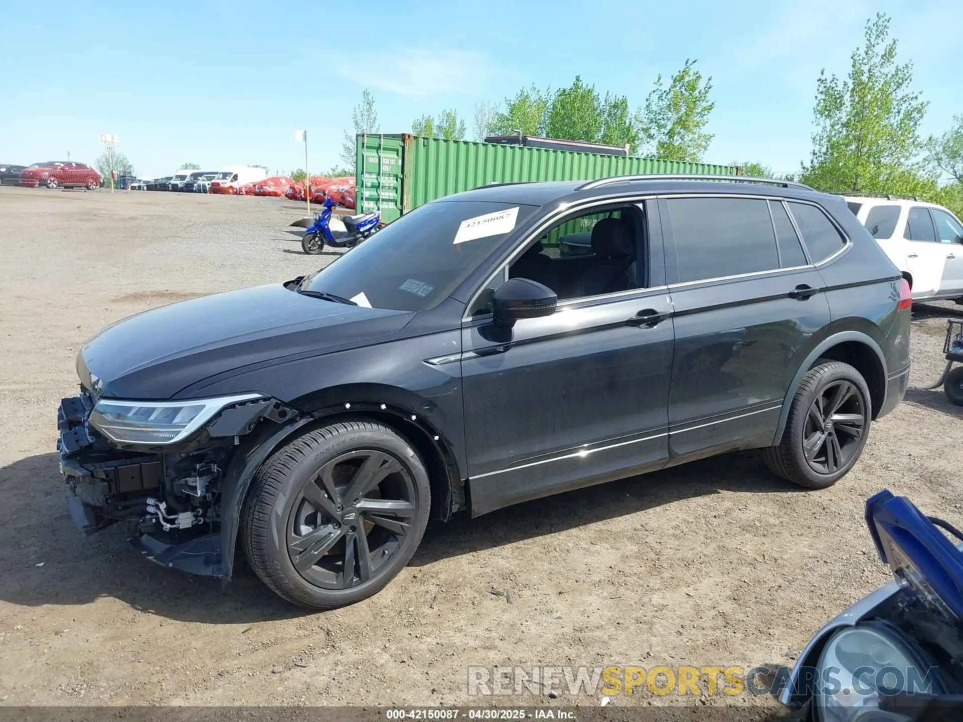 14 Photograph of a damaged car 3VV8B7AX0RM233518 VOLKSWAGEN TIGUAN 2024