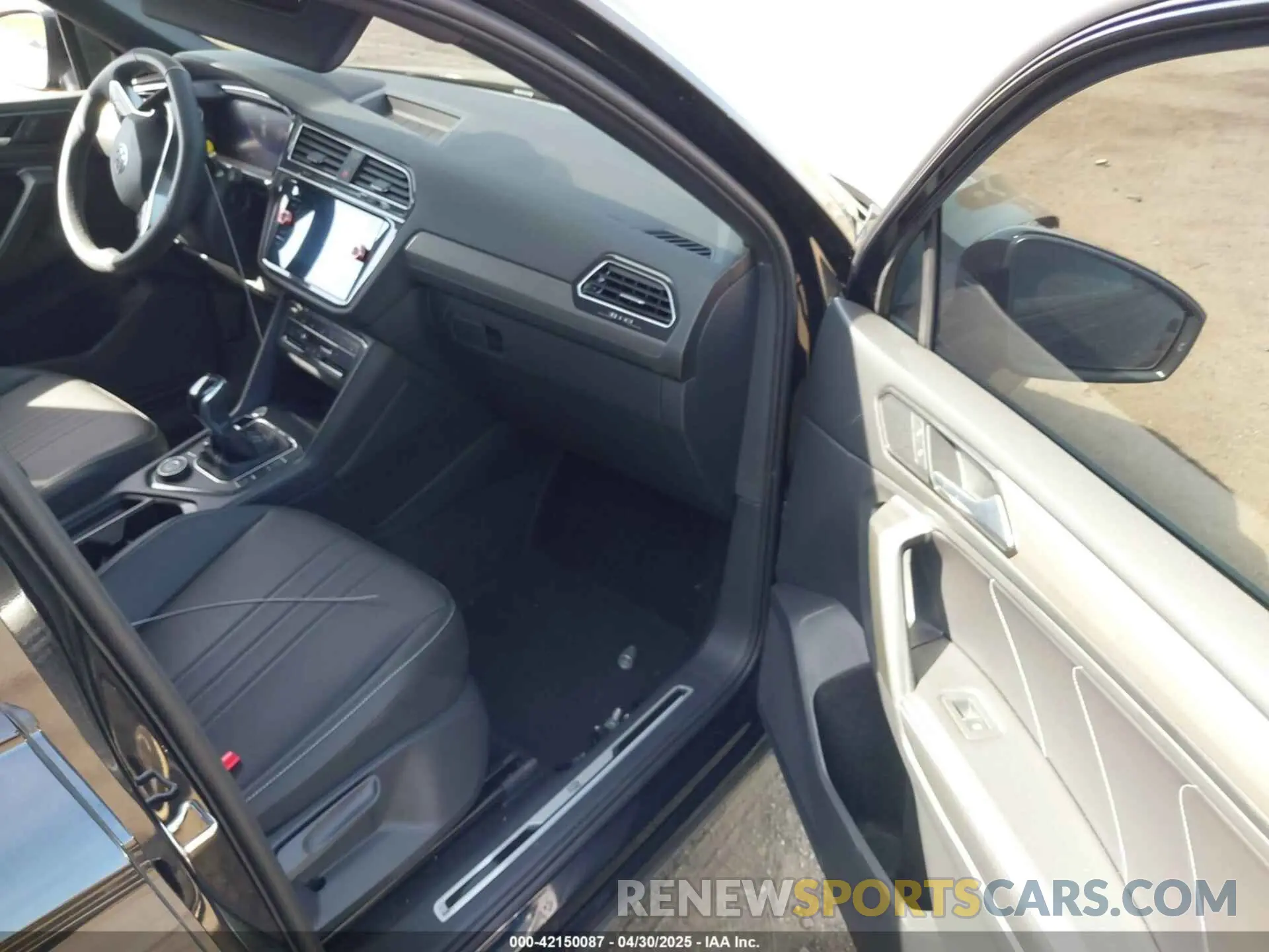5 Photograph of a damaged car 3VV8B7AX0RM233518 VOLKSWAGEN TIGUAN 2024