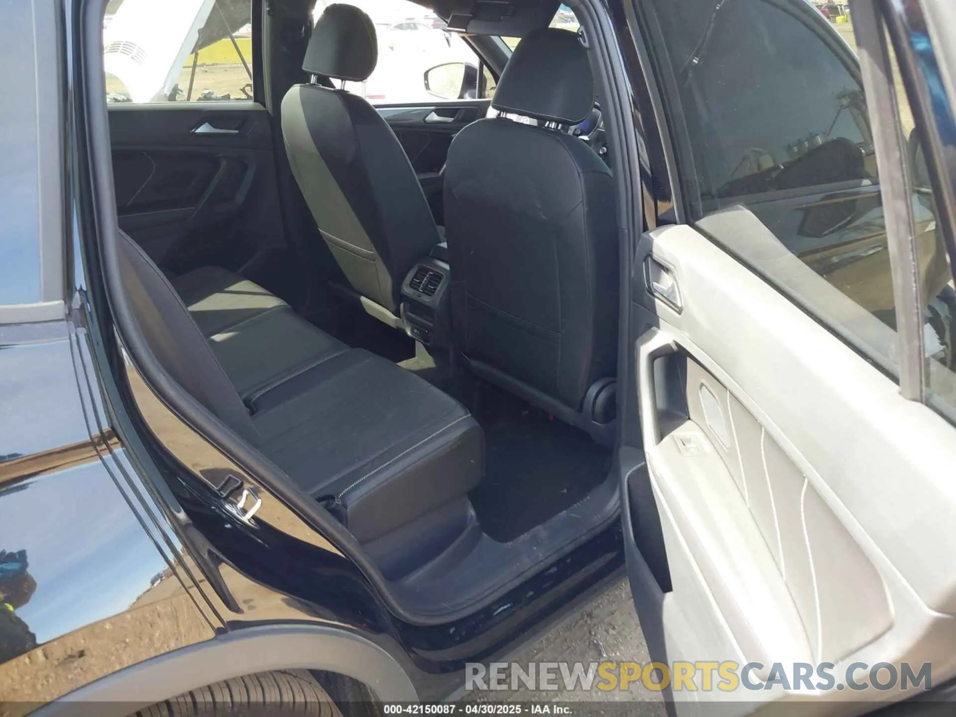 8 Photograph of a damaged car 3VV8B7AX0RM233518 VOLKSWAGEN TIGUAN 2024
