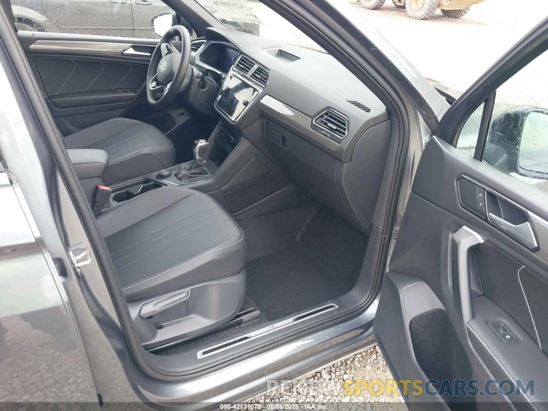 5 Photograph of a damaged car 3VV8B7AX1RM181025 VOLKSWAGEN TIGUAN 2024