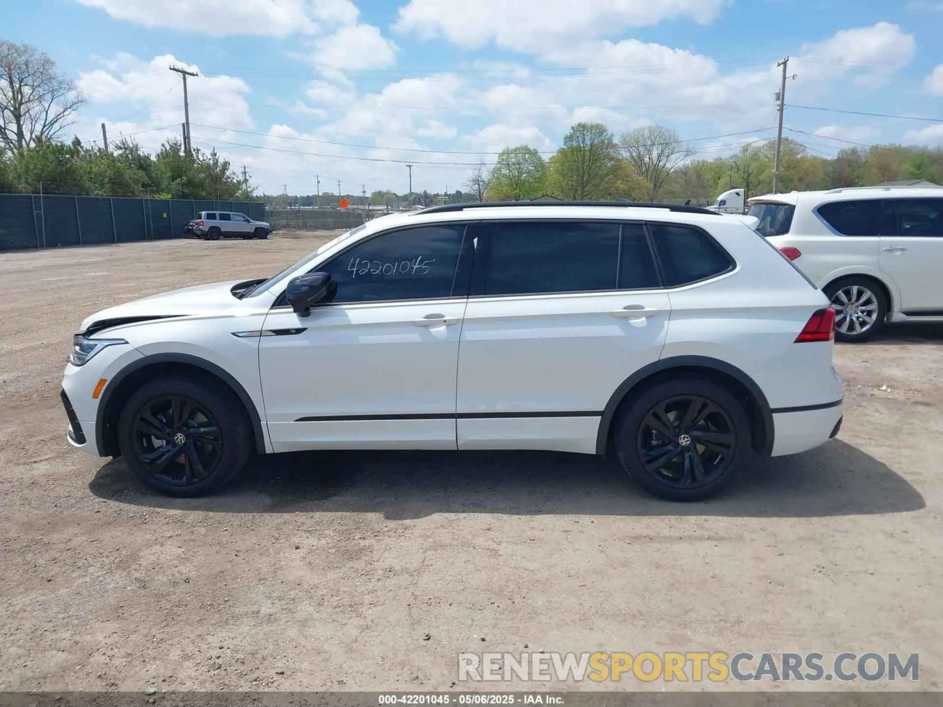14 Photograph of a damaged car 3VV8B7AX2RM060780 VOLKSWAGEN TIGUAN 2024