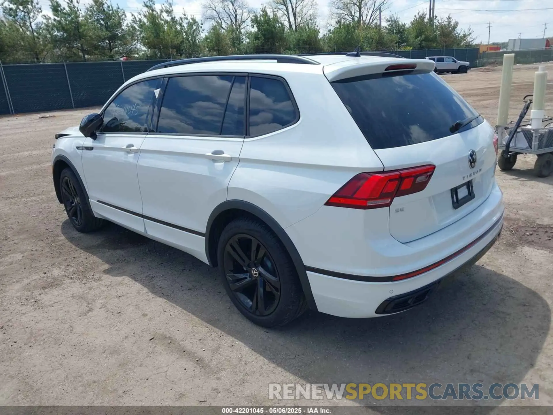 3 Photograph of a damaged car 3VV8B7AX2RM060780 VOLKSWAGEN TIGUAN 2024