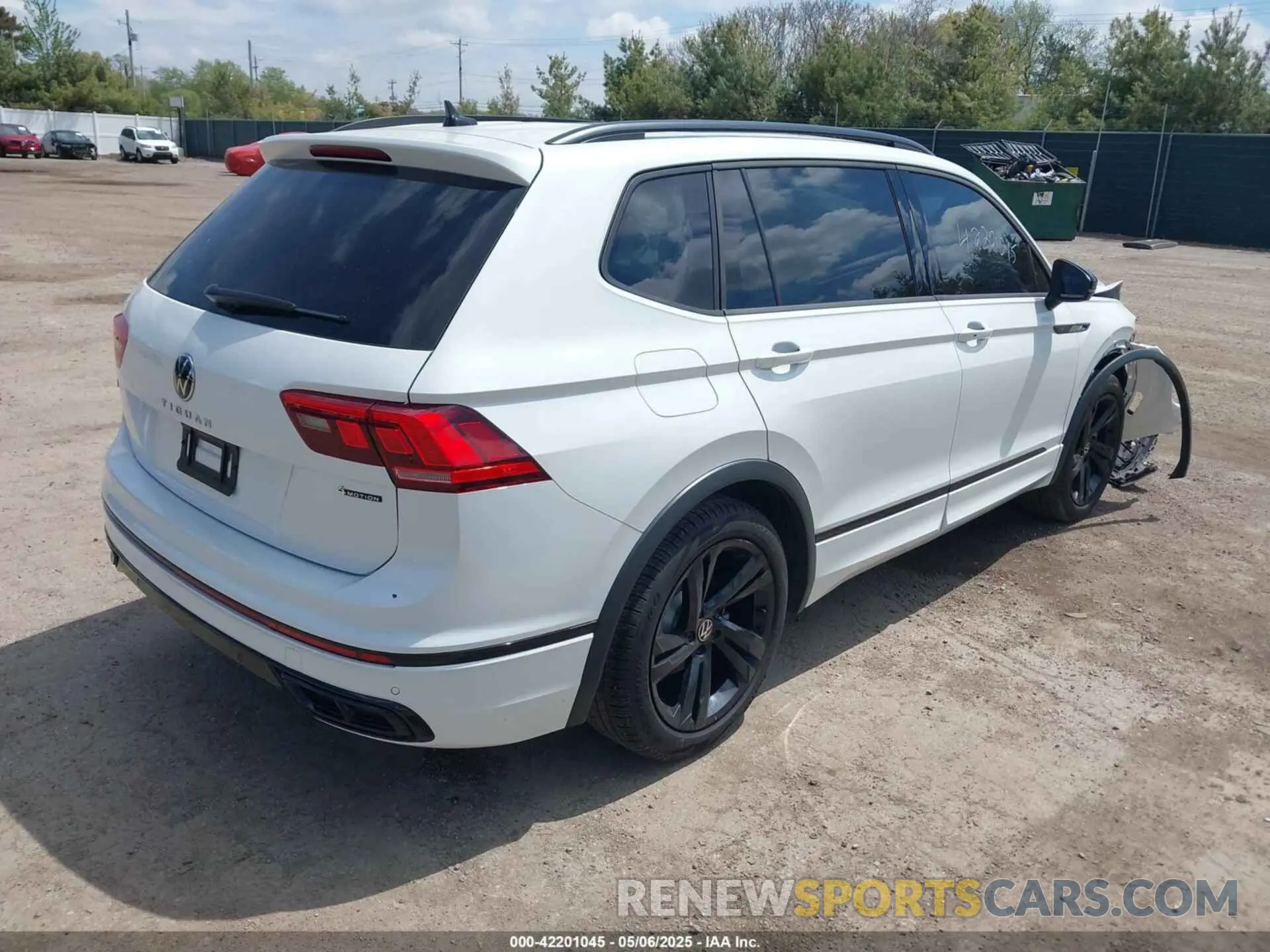 4 Photograph of a damaged car 3VV8B7AX2RM060780 VOLKSWAGEN TIGUAN 2024