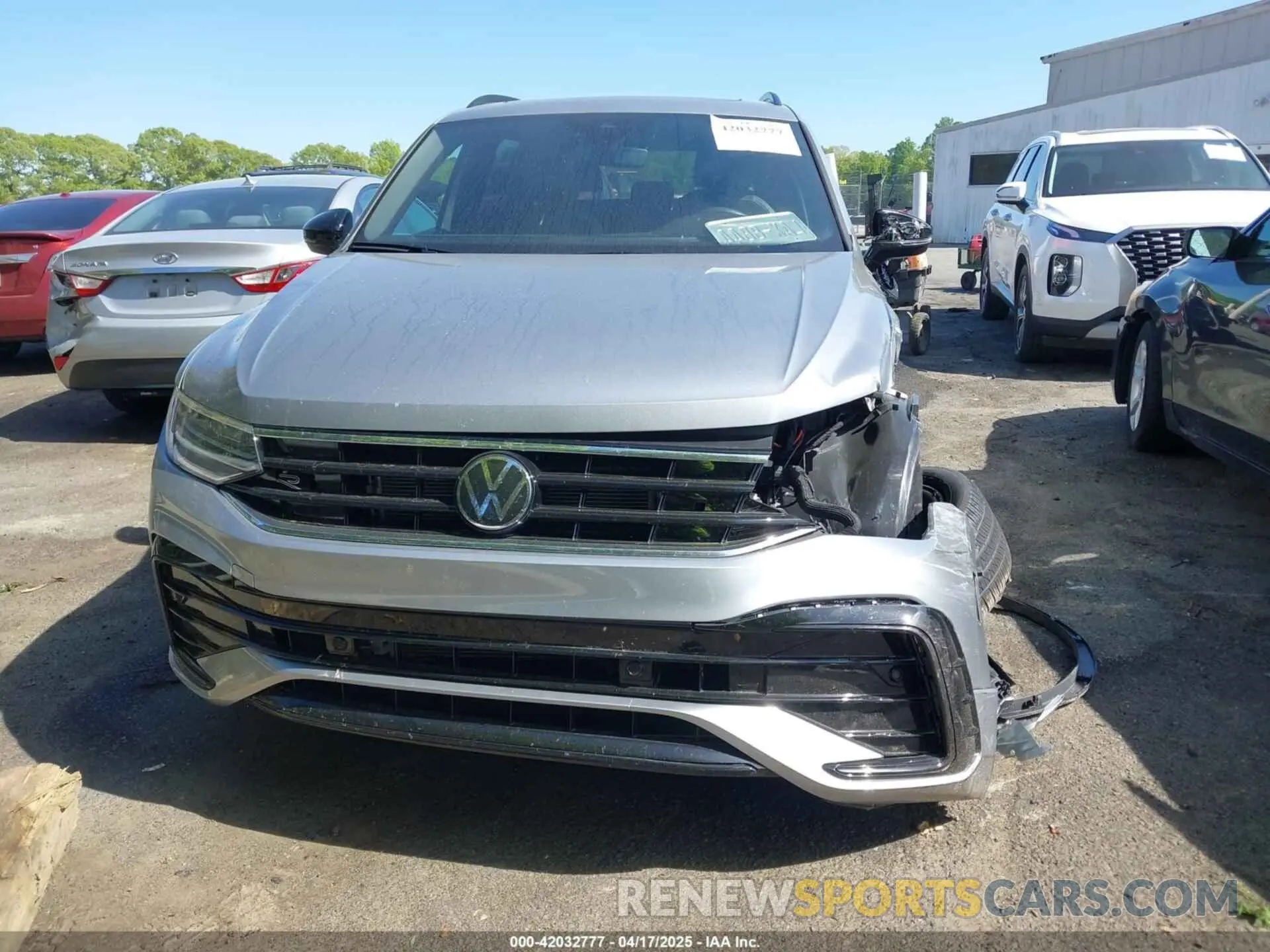 12 Photograph of a damaged car 3VV8B7AX3RM108710 VOLKSWAGEN TIGUAN 2024