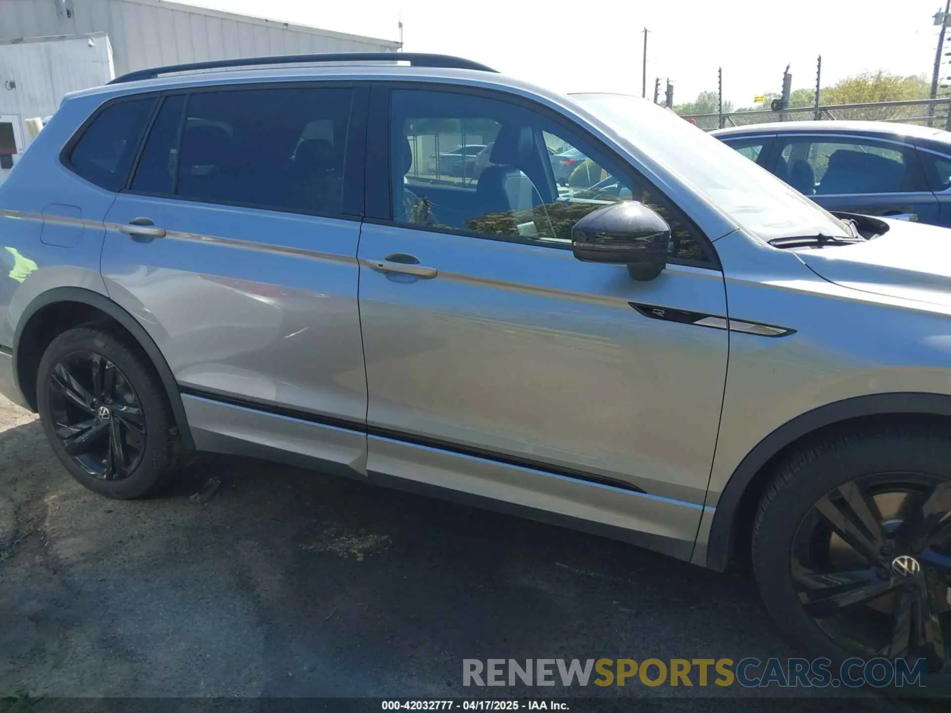 13 Photograph of a damaged car 3VV8B7AX3RM108710 VOLKSWAGEN TIGUAN 2024