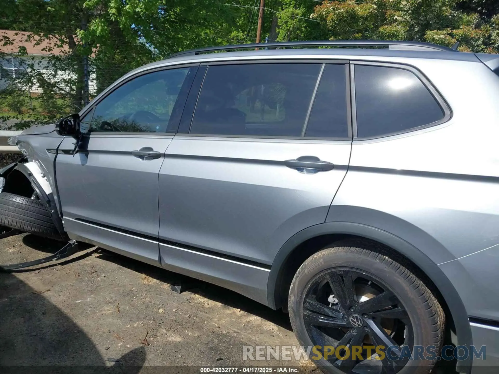 14 Photograph of a damaged car 3VV8B7AX3RM108710 VOLKSWAGEN TIGUAN 2024