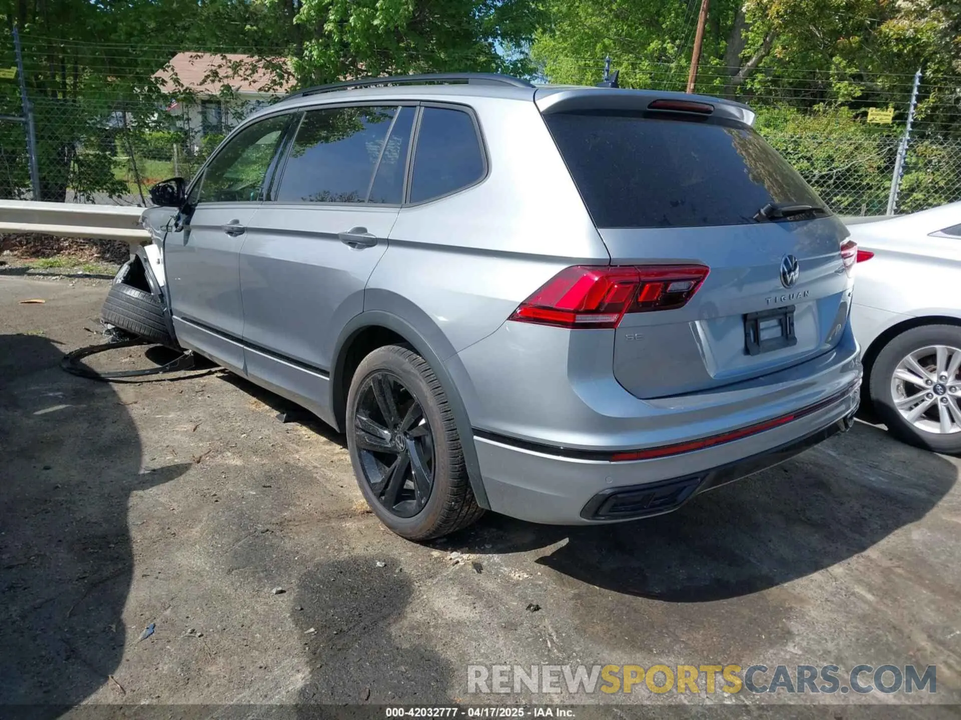 3 Photograph of a damaged car 3VV8B7AX3RM108710 VOLKSWAGEN TIGUAN 2024