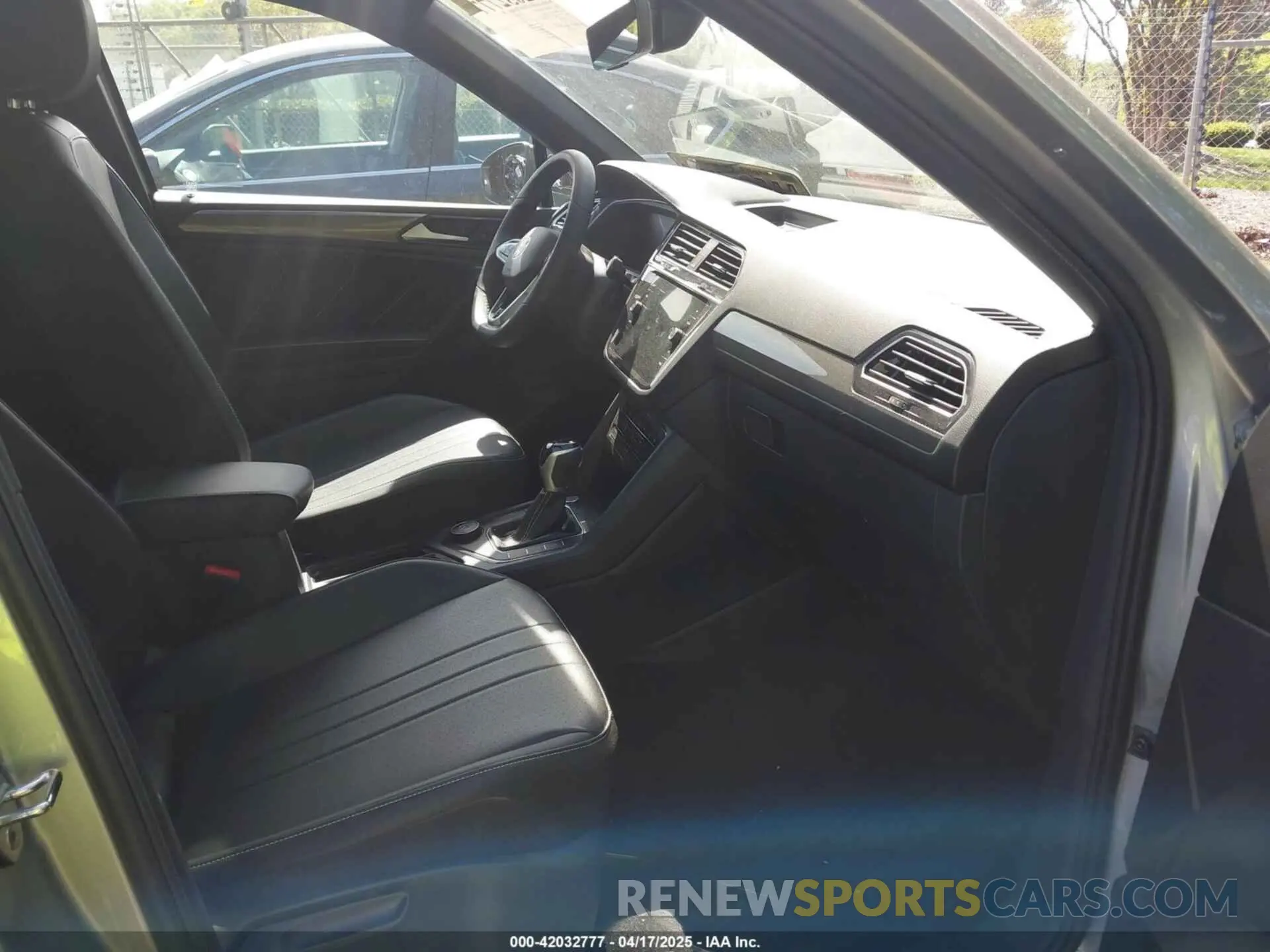 5 Photograph of a damaged car 3VV8B7AX3RM108710 VOLKSWAGEN TIGUAN 2024